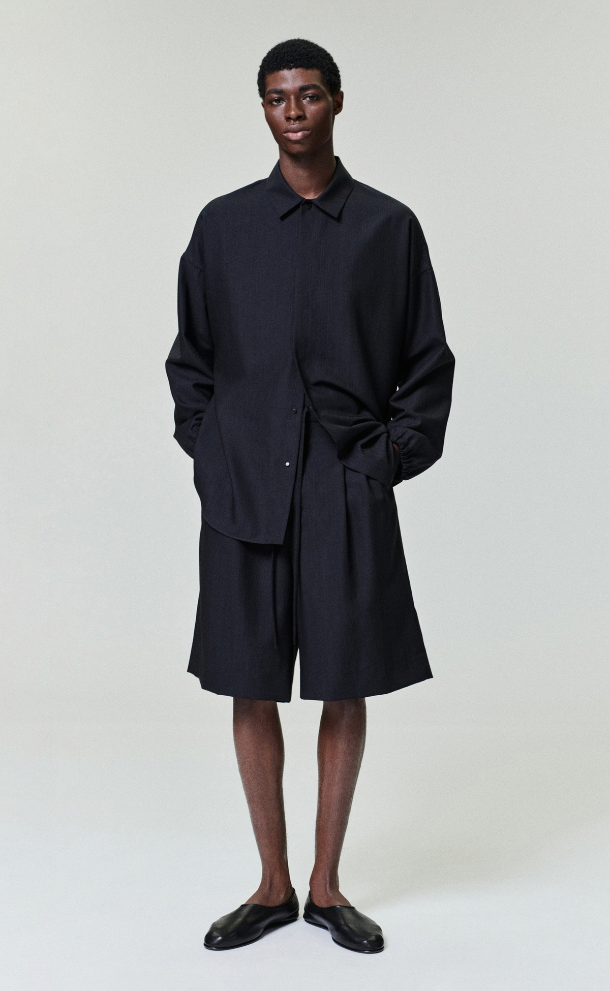 ELASTIC CUFF BLACK STRIPED SHIRT