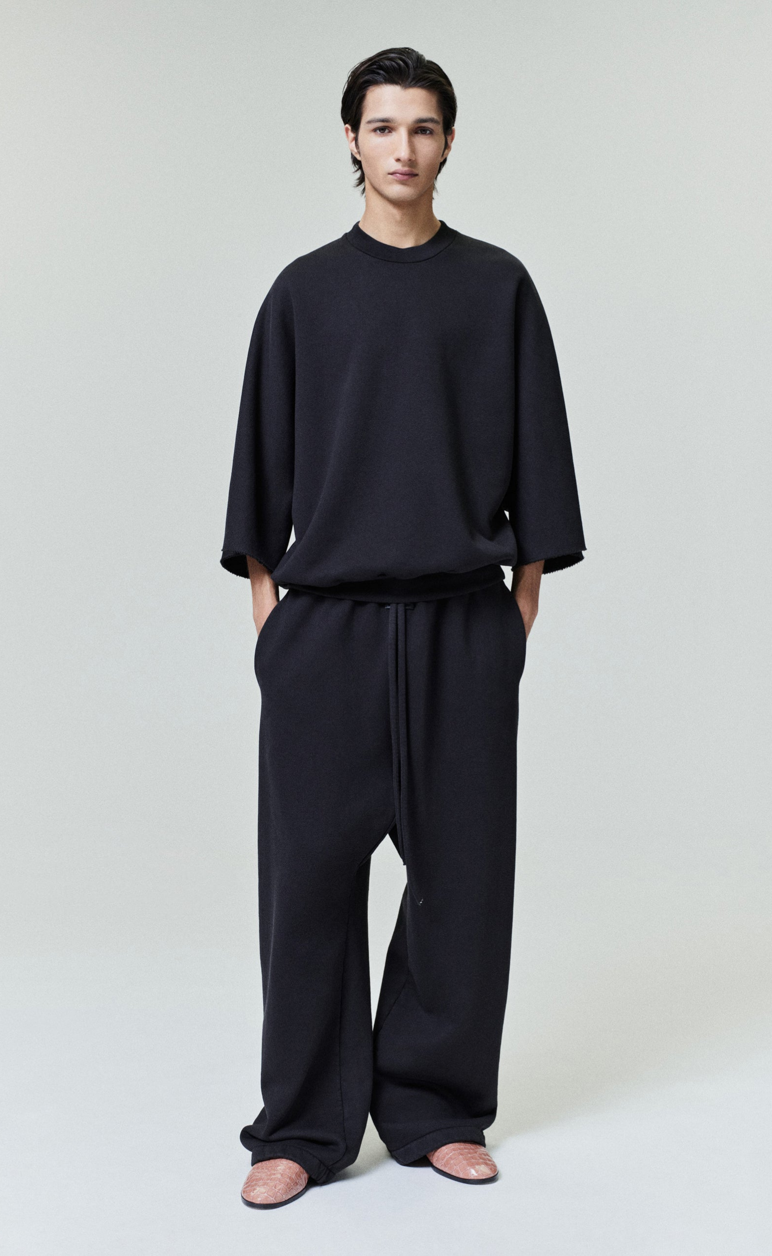 WIDE LEG BLACK SWEATPANTS
