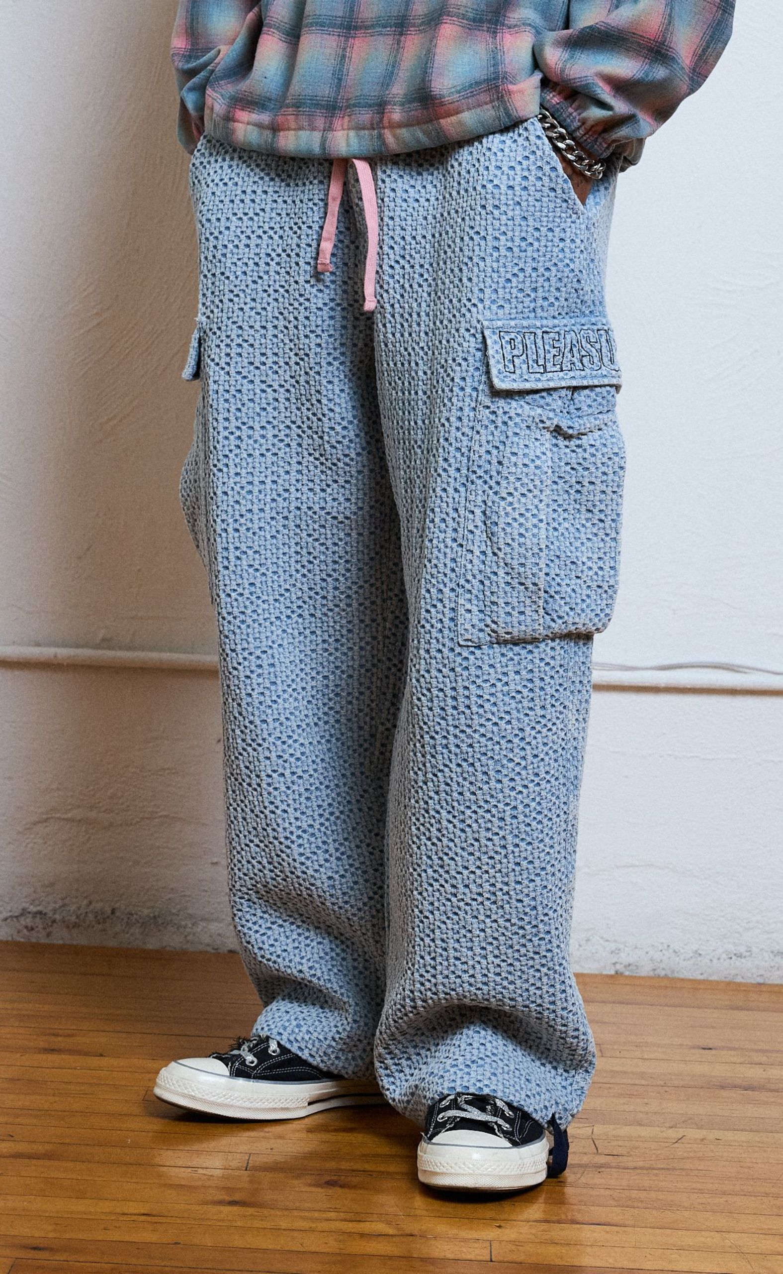 KNITTED INDIGO CARGO INDIGO PANTS