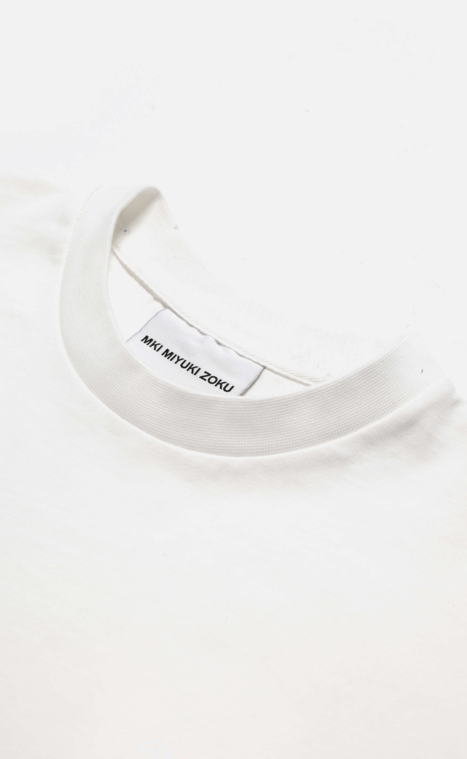 UNIFORM WHITE T-SHIRT