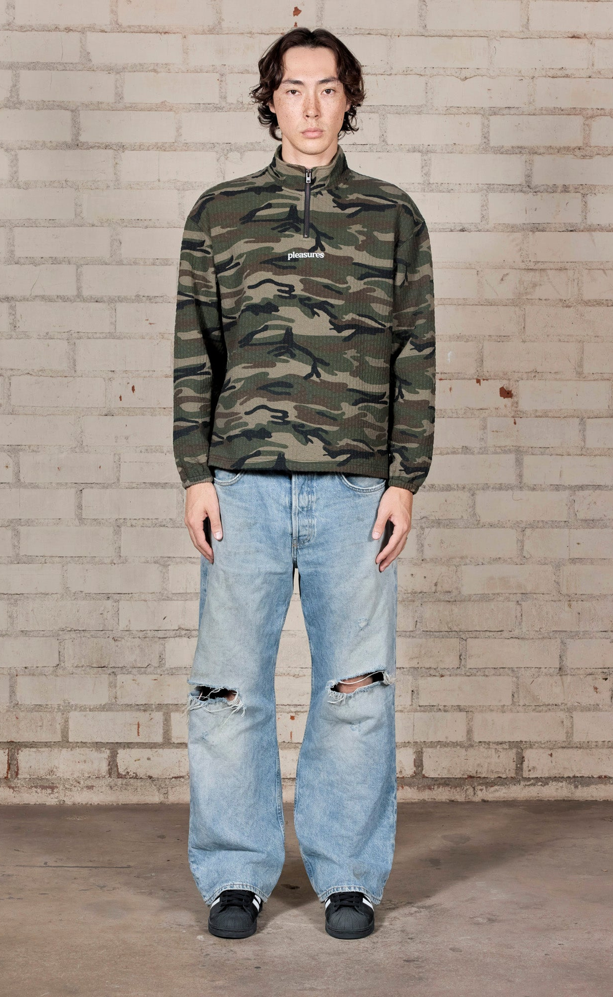 TEXTURED CAMO QUARTER ZIP CAMO SWEATER