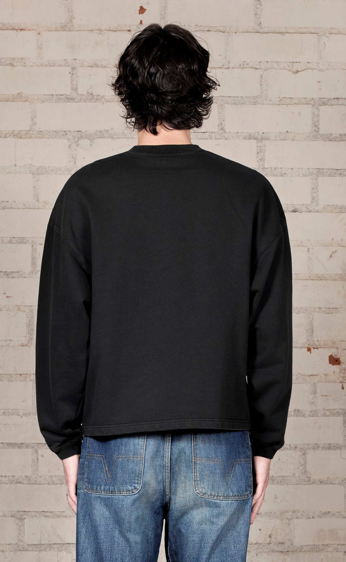 SPIT BLACK CREWNECK