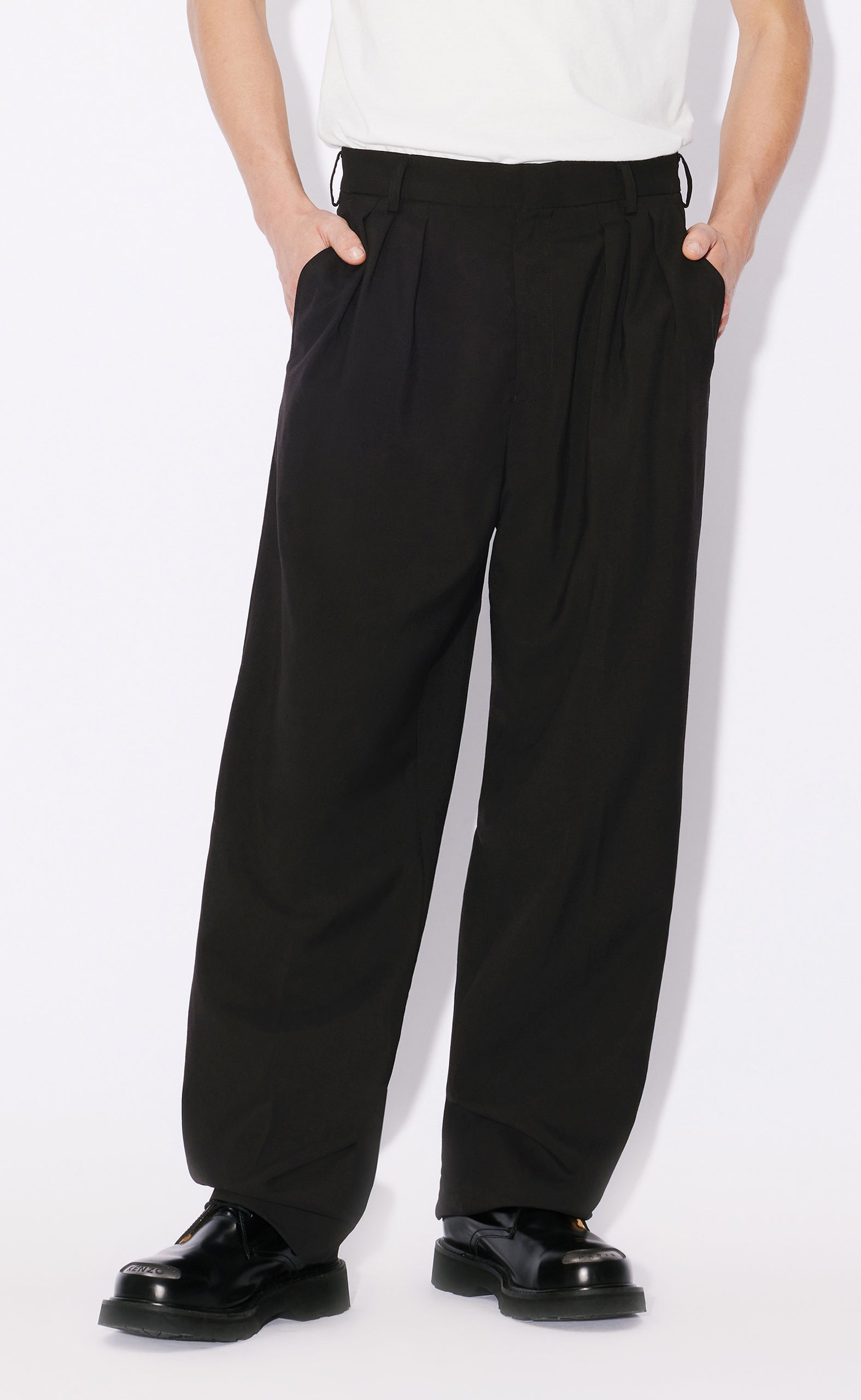 PLEATED TAILORED BLACK PANTS