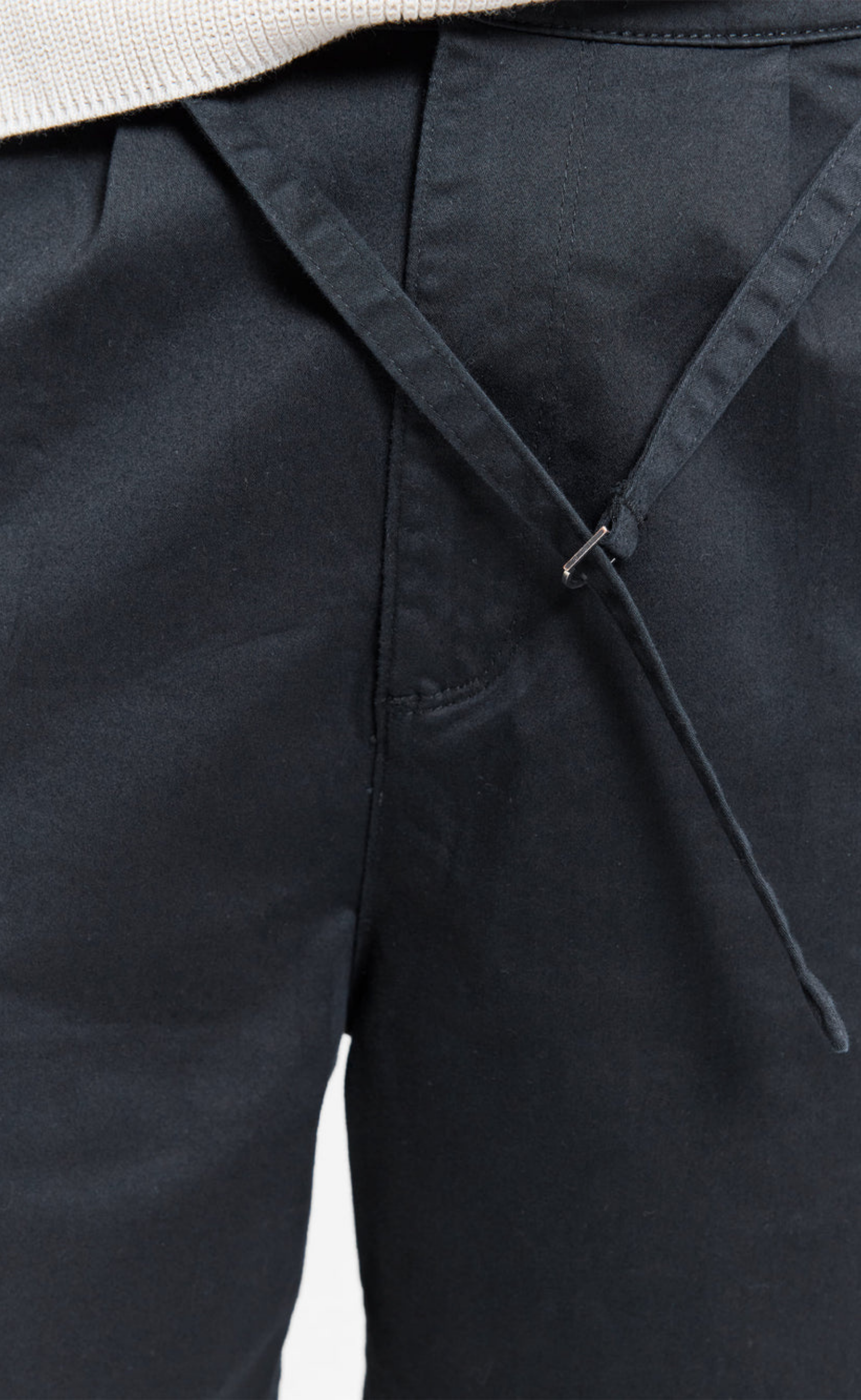 PLEATED CHINO BLACK SHORTS