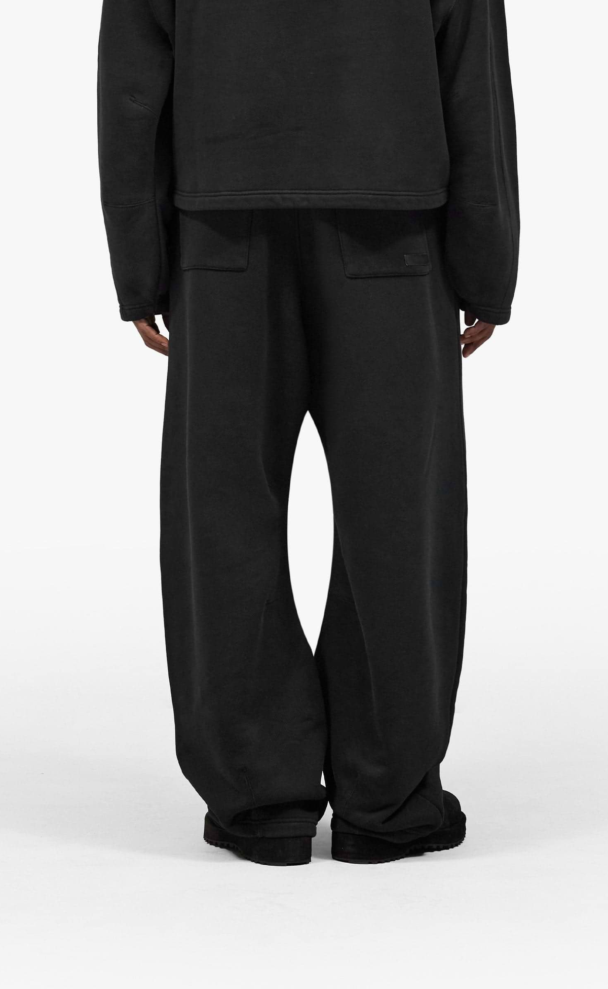 HEAVYWEIGHT BLACK SWEATPANTS