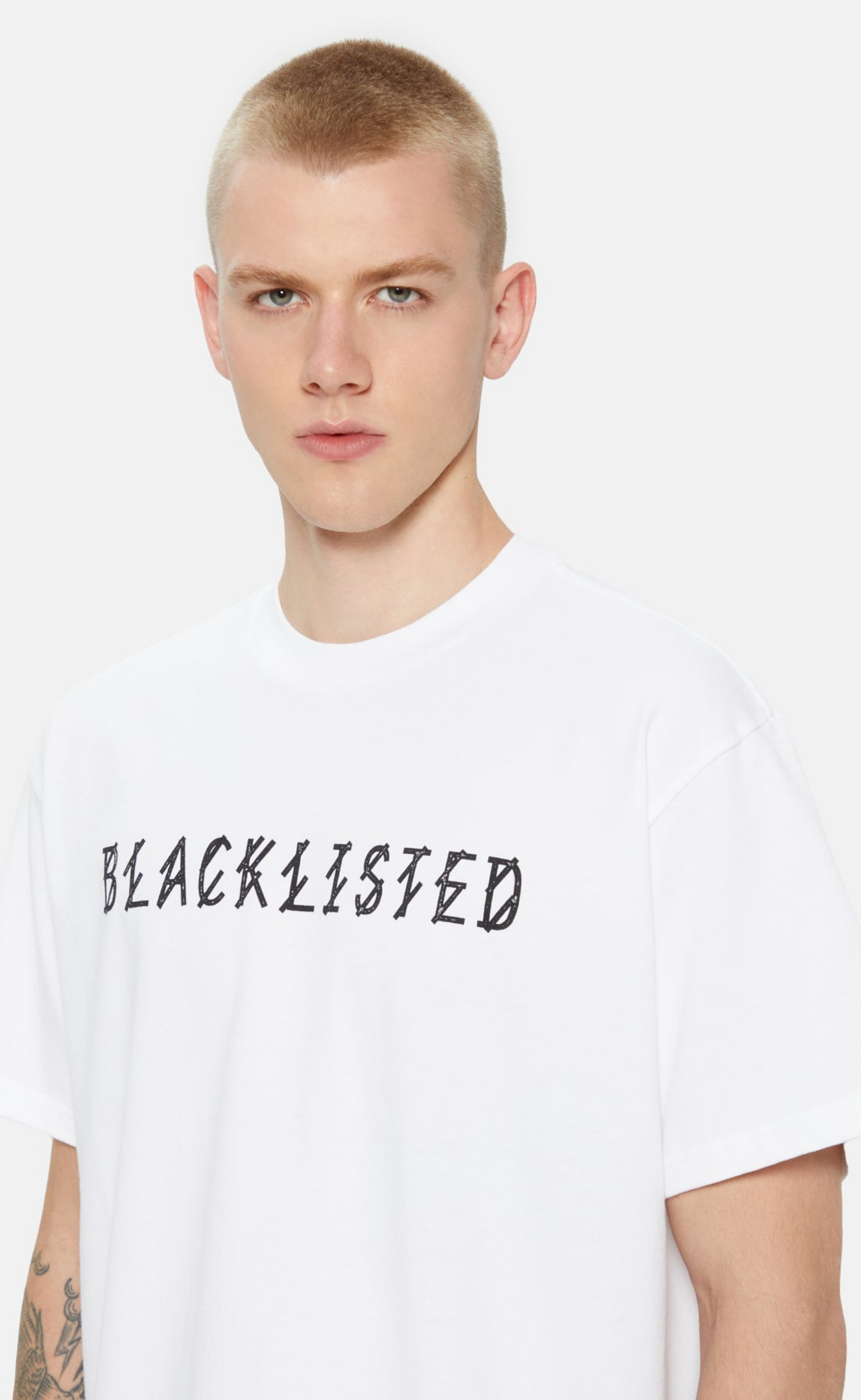 BLACKLISTED WHITE T-SHIRT