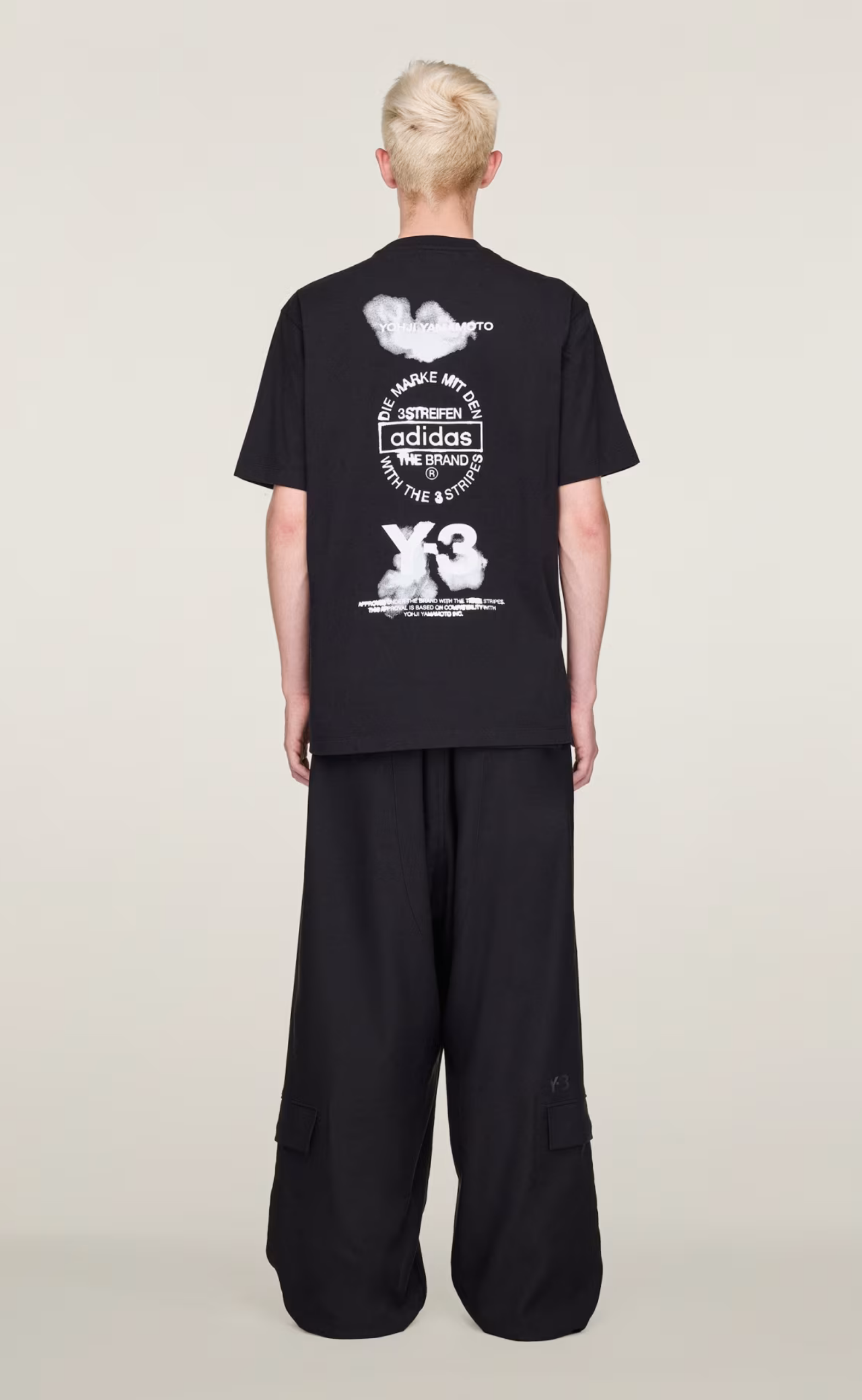 GRAPHIC BLACK T-SHIRT