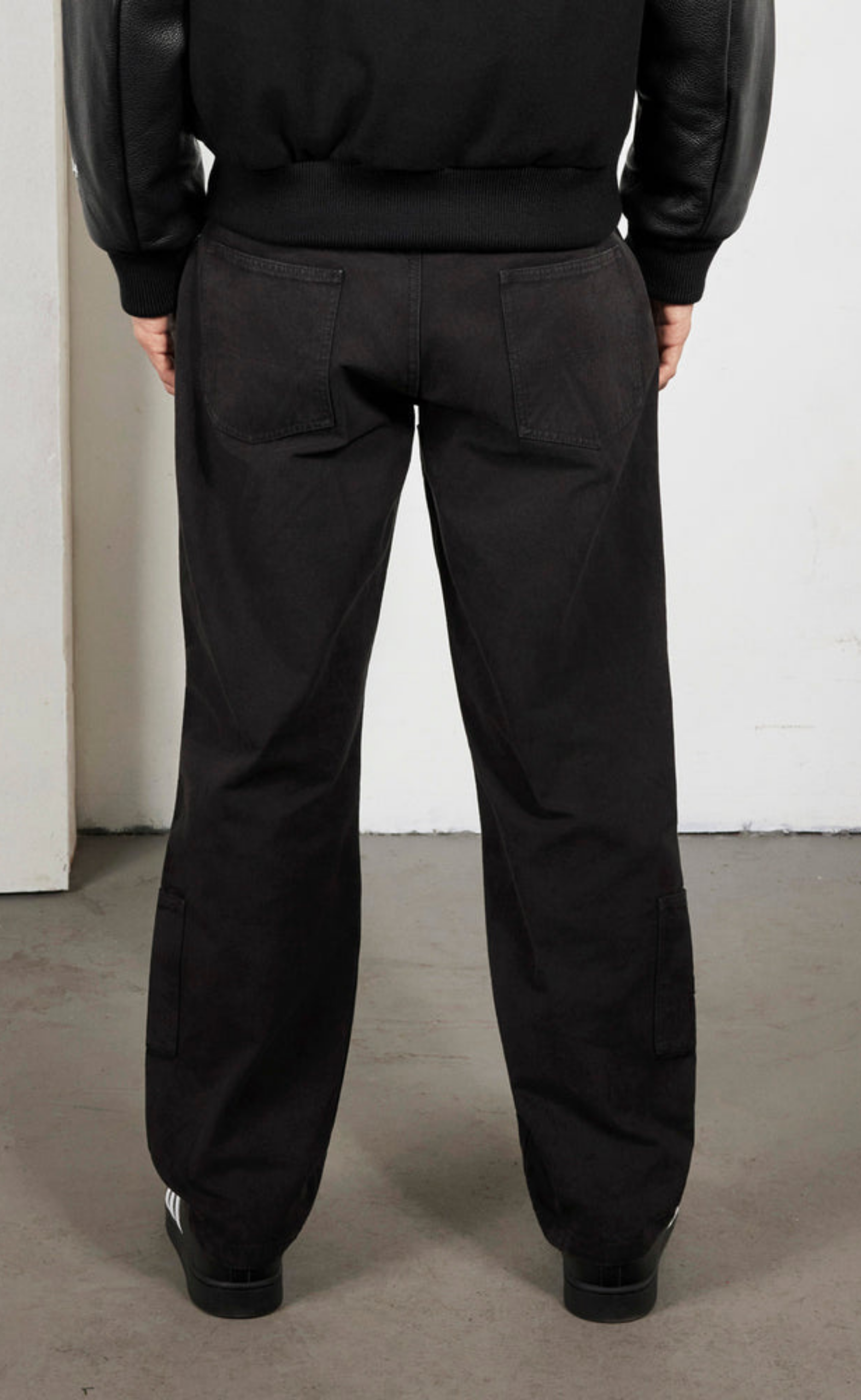 ZERO WORK BLACK PANTS