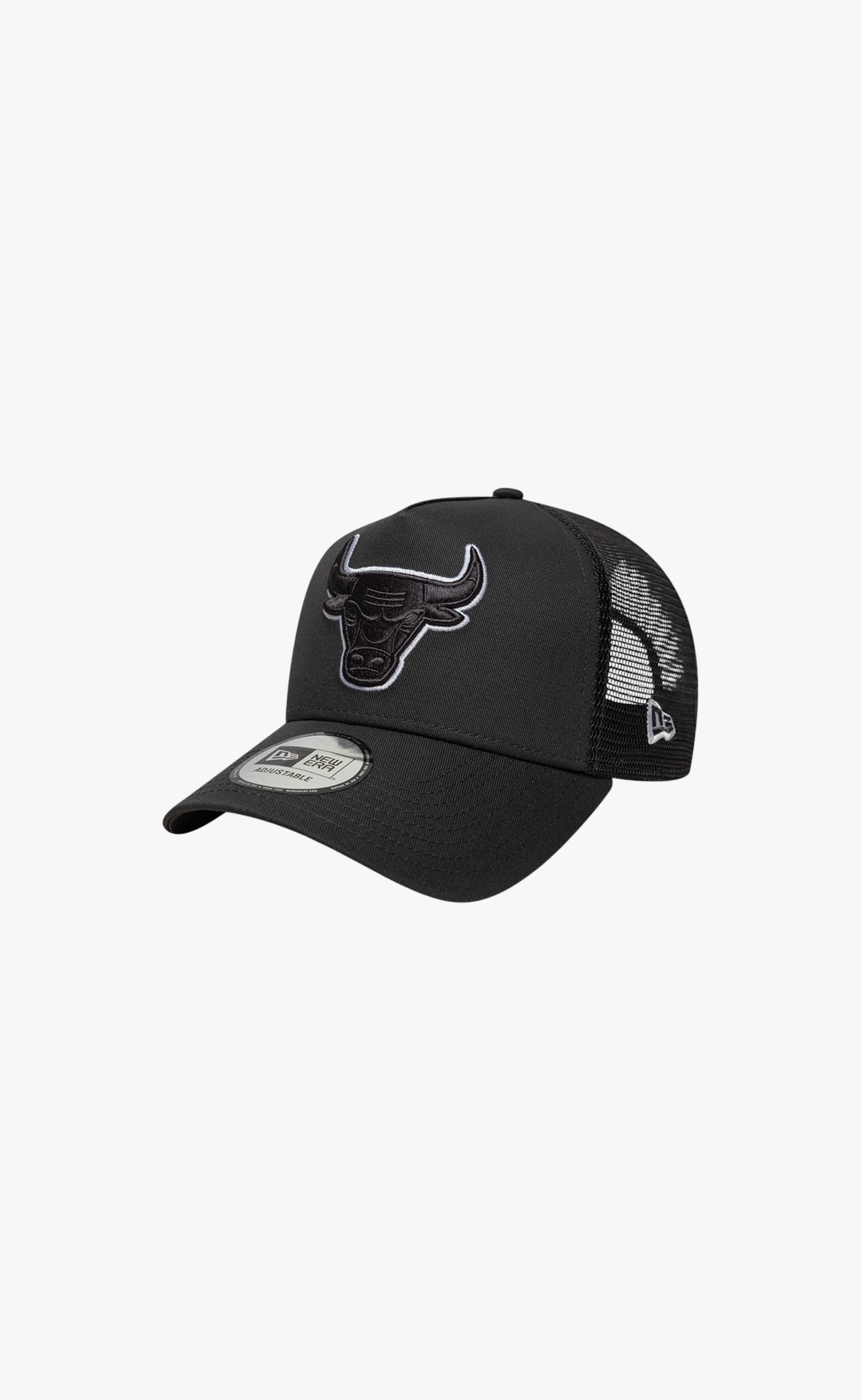 CHICAGO BULLS  OUTLINE EFRAME 9FORTY TRUCKER BLACK HAT