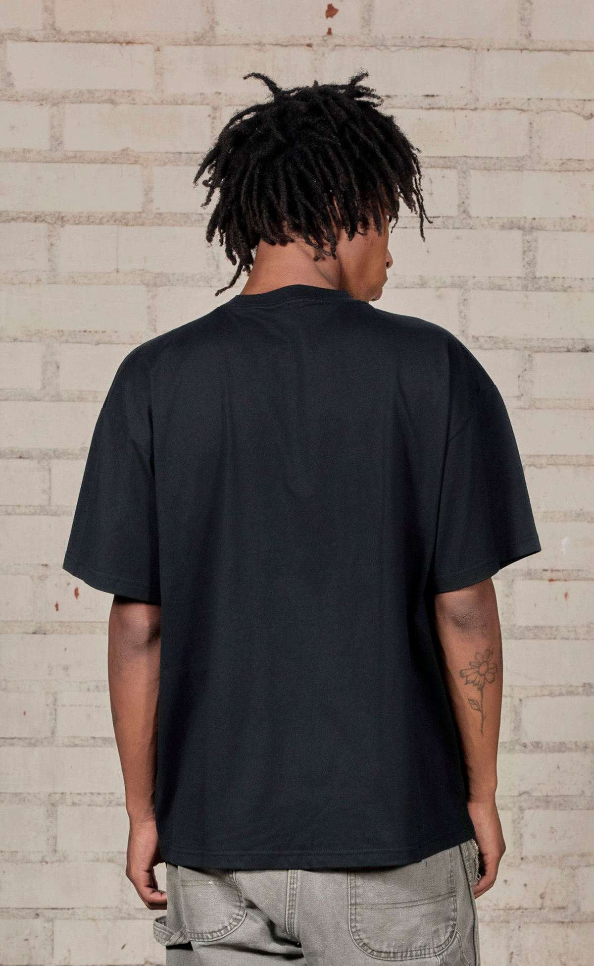 SOMEWHERE BLACK T-SHIRT