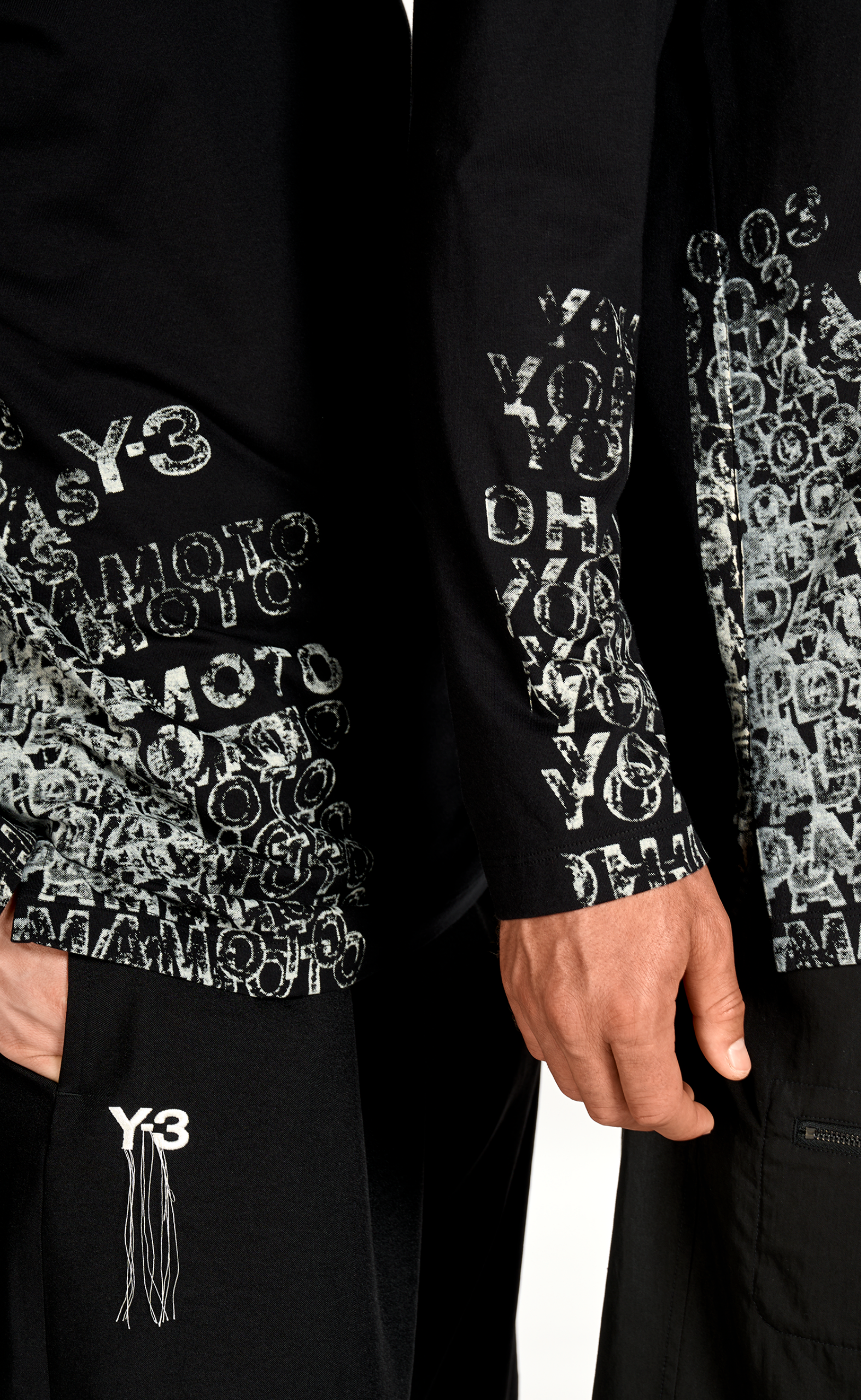 U GFX BLACK LONGSLEEVE