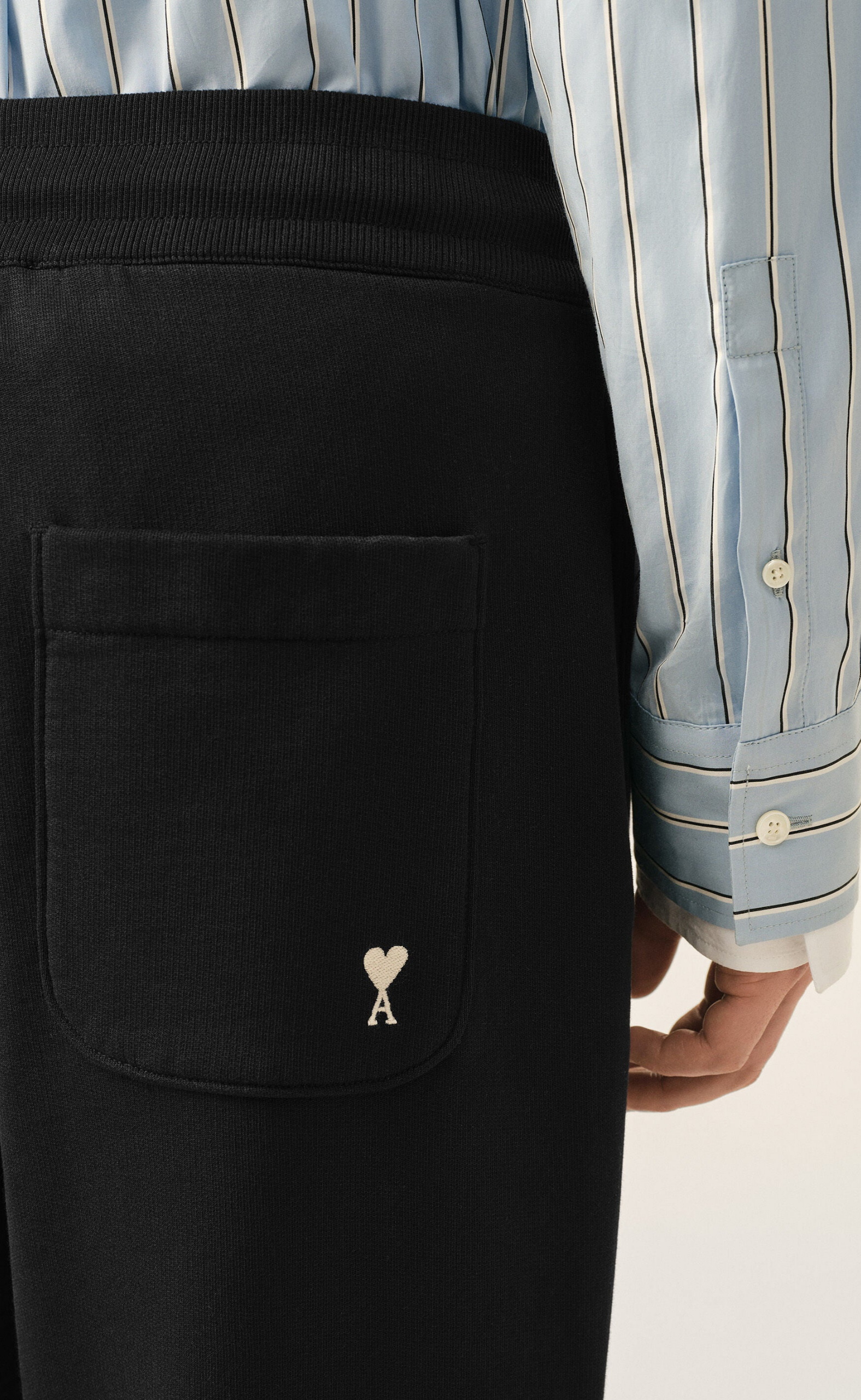 SMALL EMBOSSED AMI DE COEUR BLACK SWETPANTS
