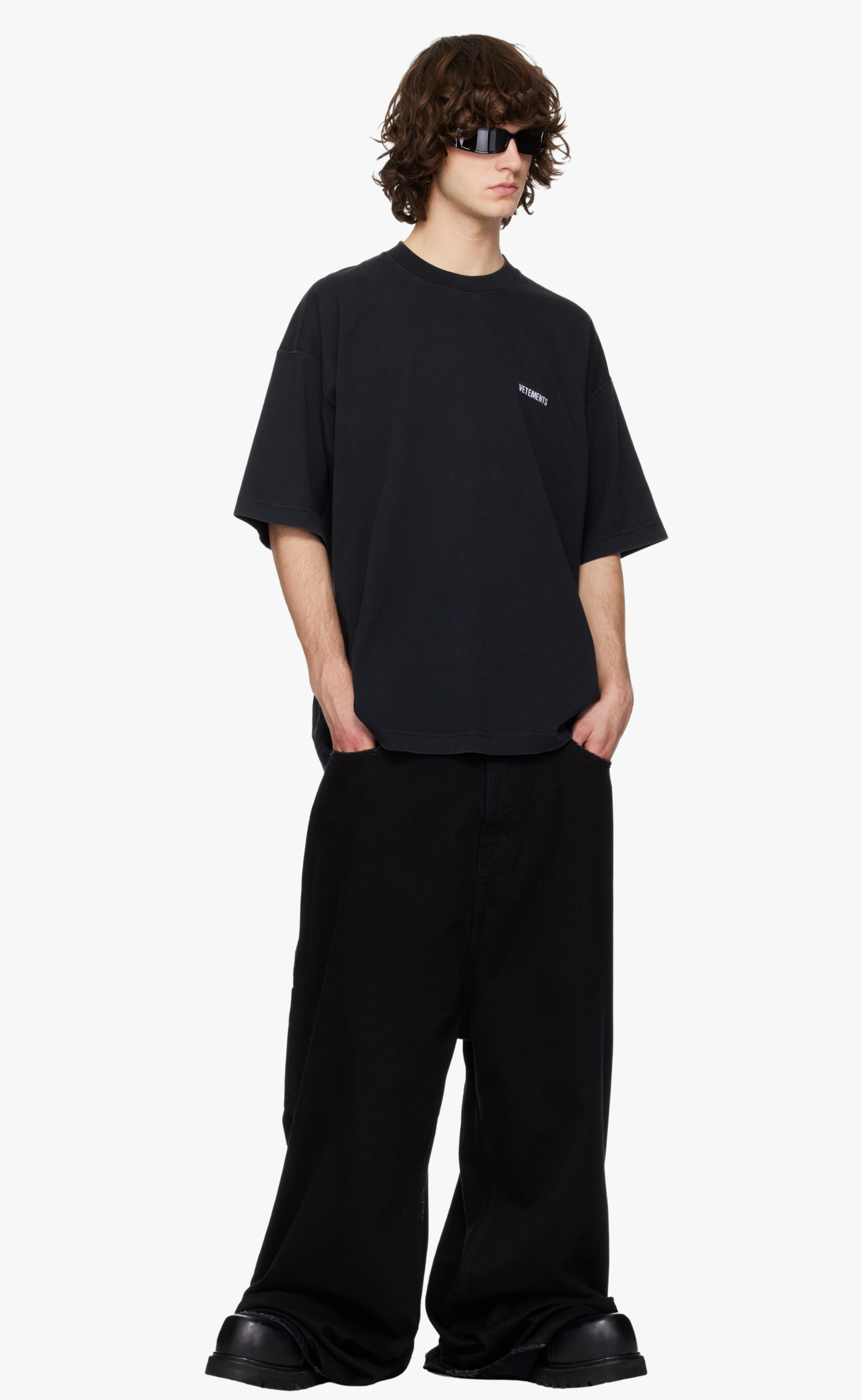 WHITE LOGO BLACK T-SHIRT