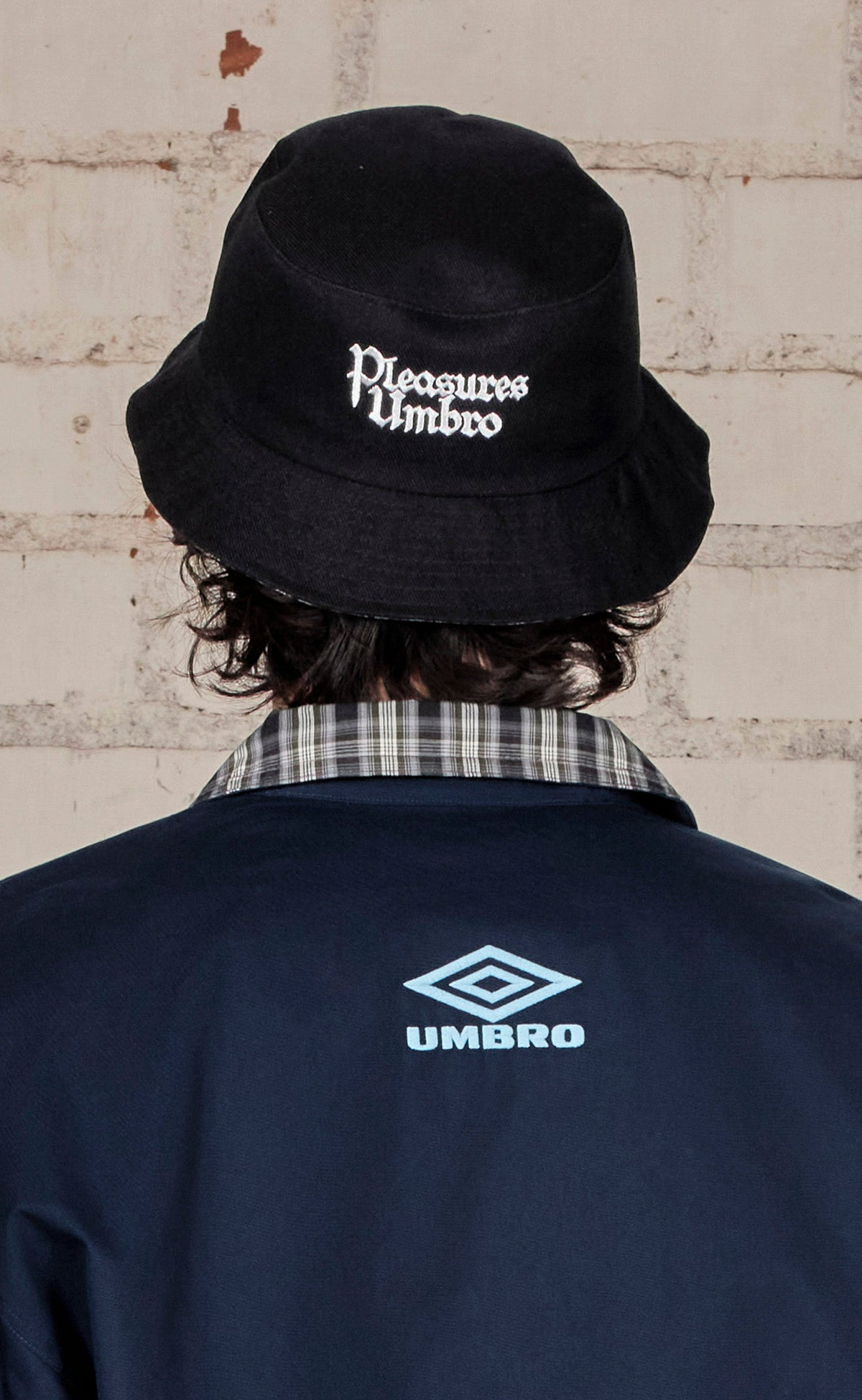 REVERSIBLE BUCKET BLACK HAT