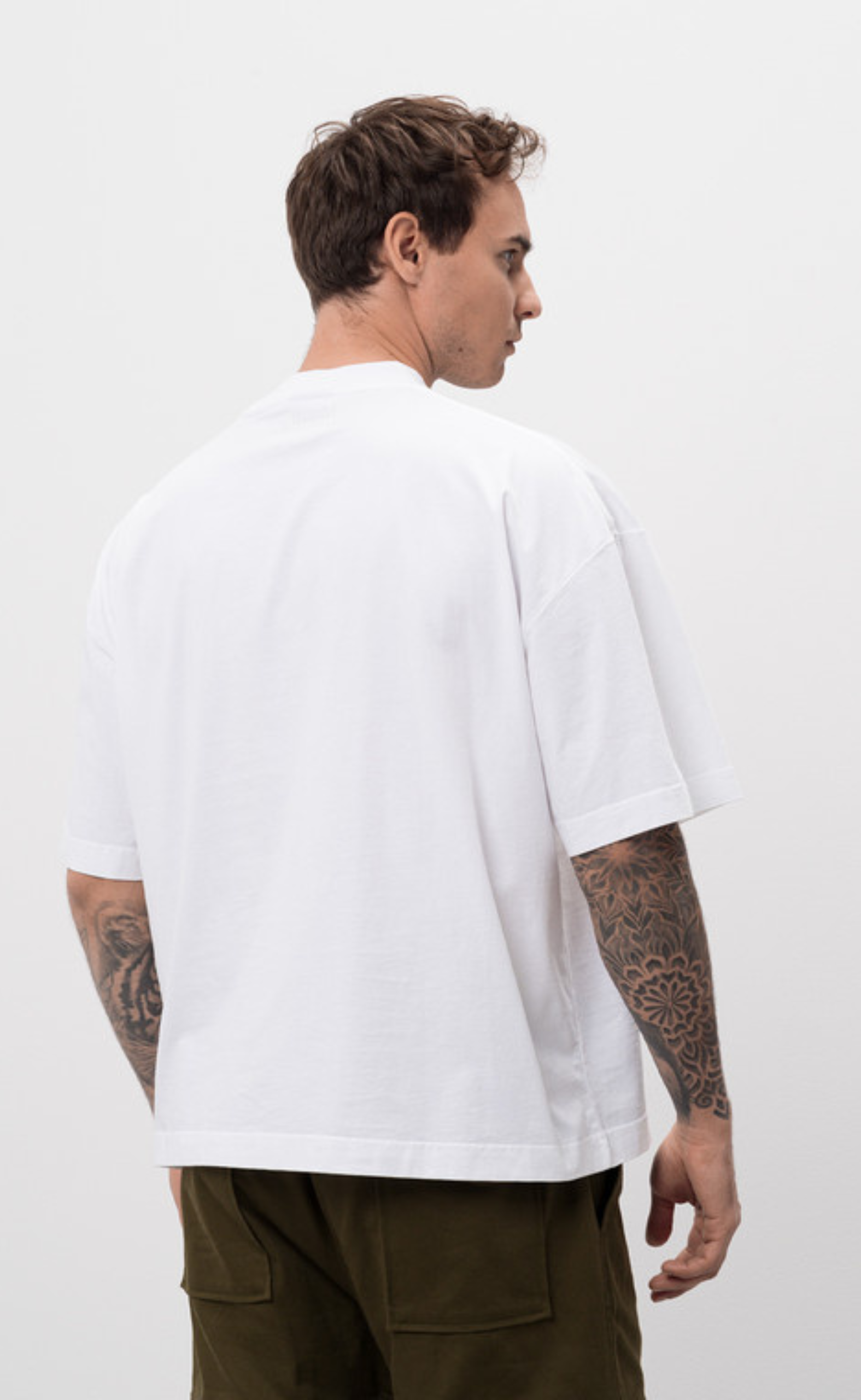 U MIGHT KNOW ME CROPPED BOXY WHITE T-SHIRT