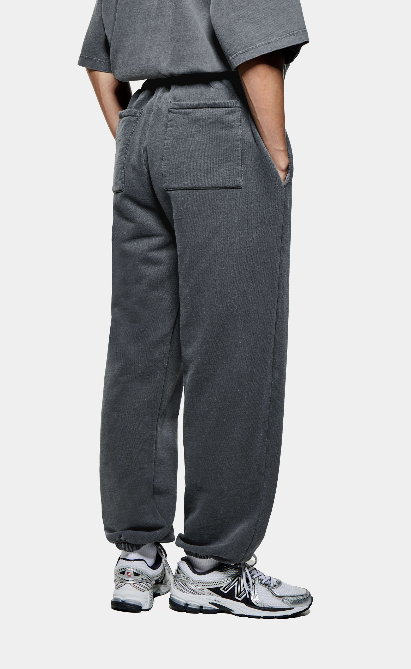 UNIFORM PIGMENT BLACK SWEATPANTS