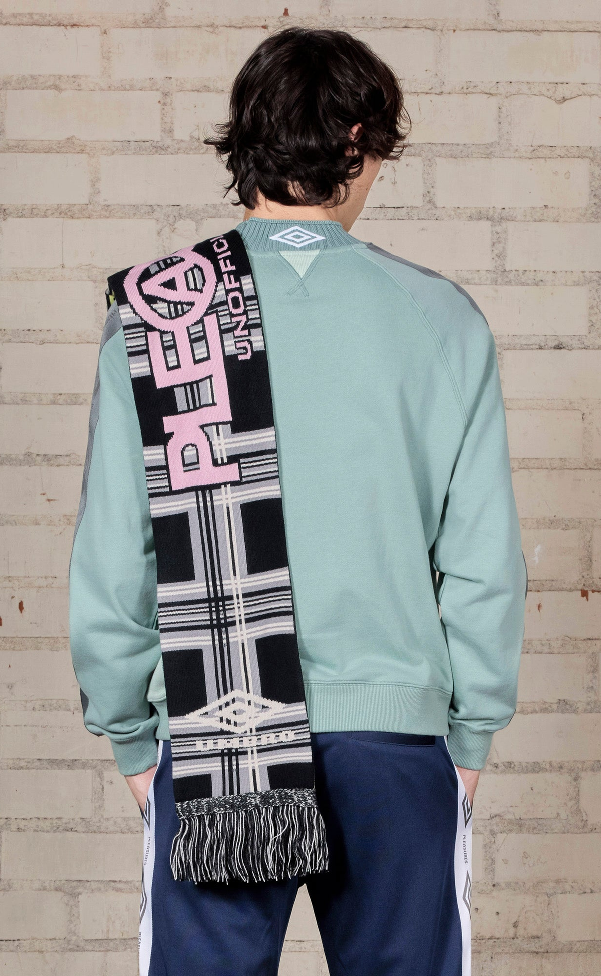 PLAID BLACK SCARF