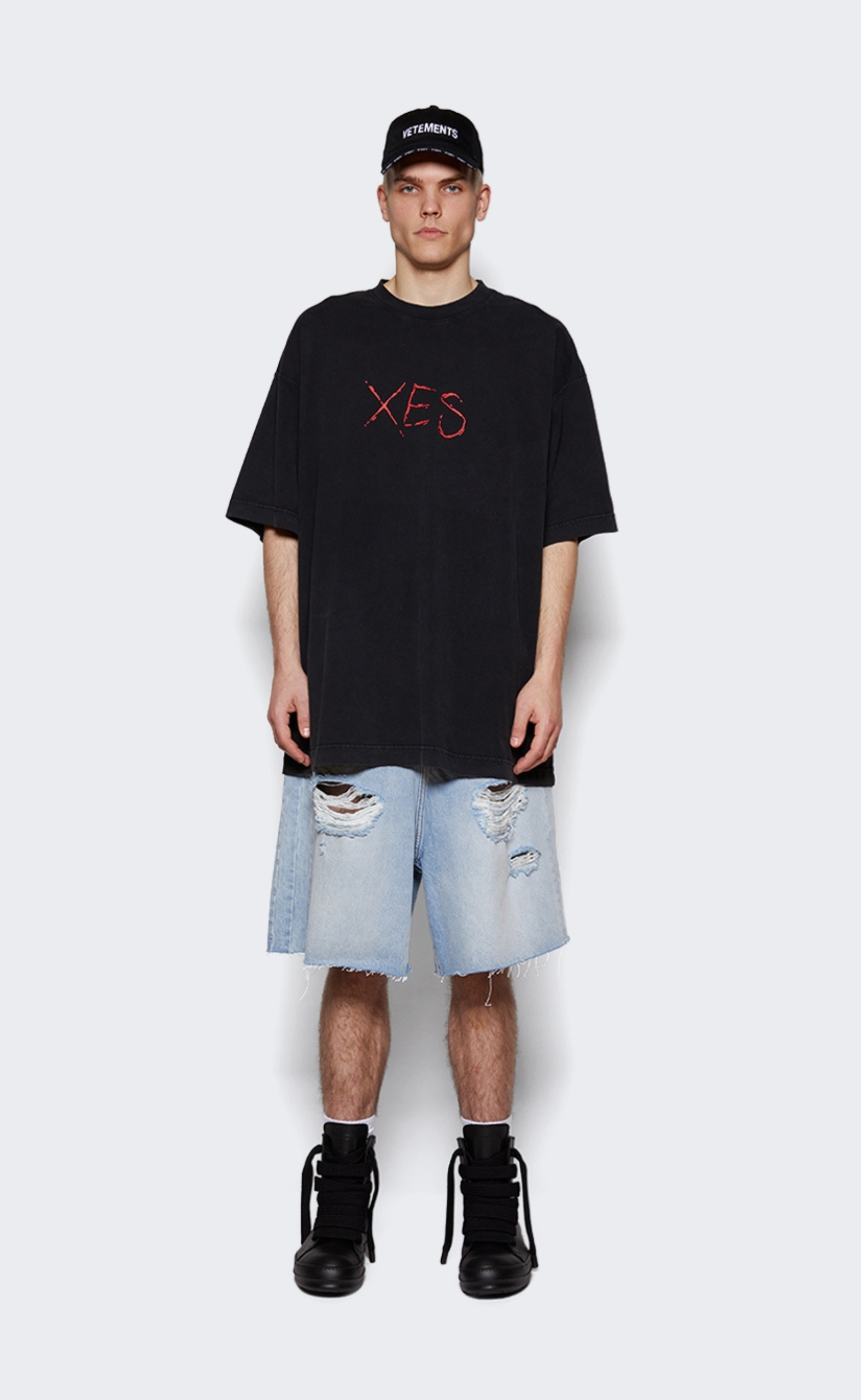 XES BLACK T-SHIRT