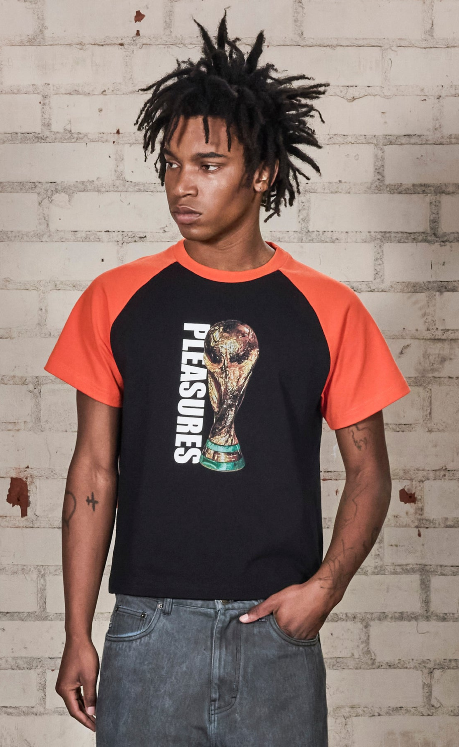TROPHY RAGLAN BLACK T-SHIRT