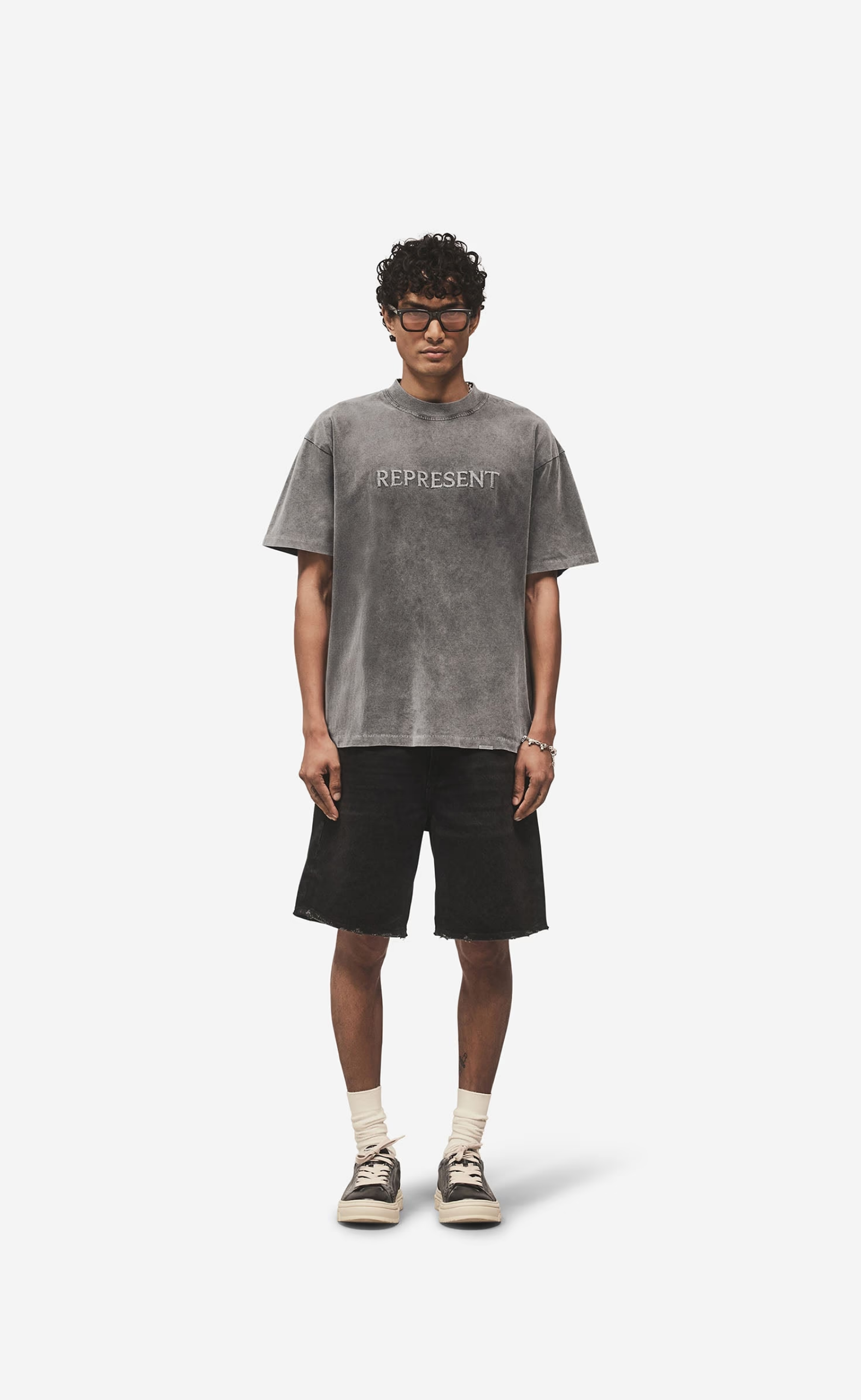 EMBROIDERED SERIF VINTAGE GREY T-SHIRT