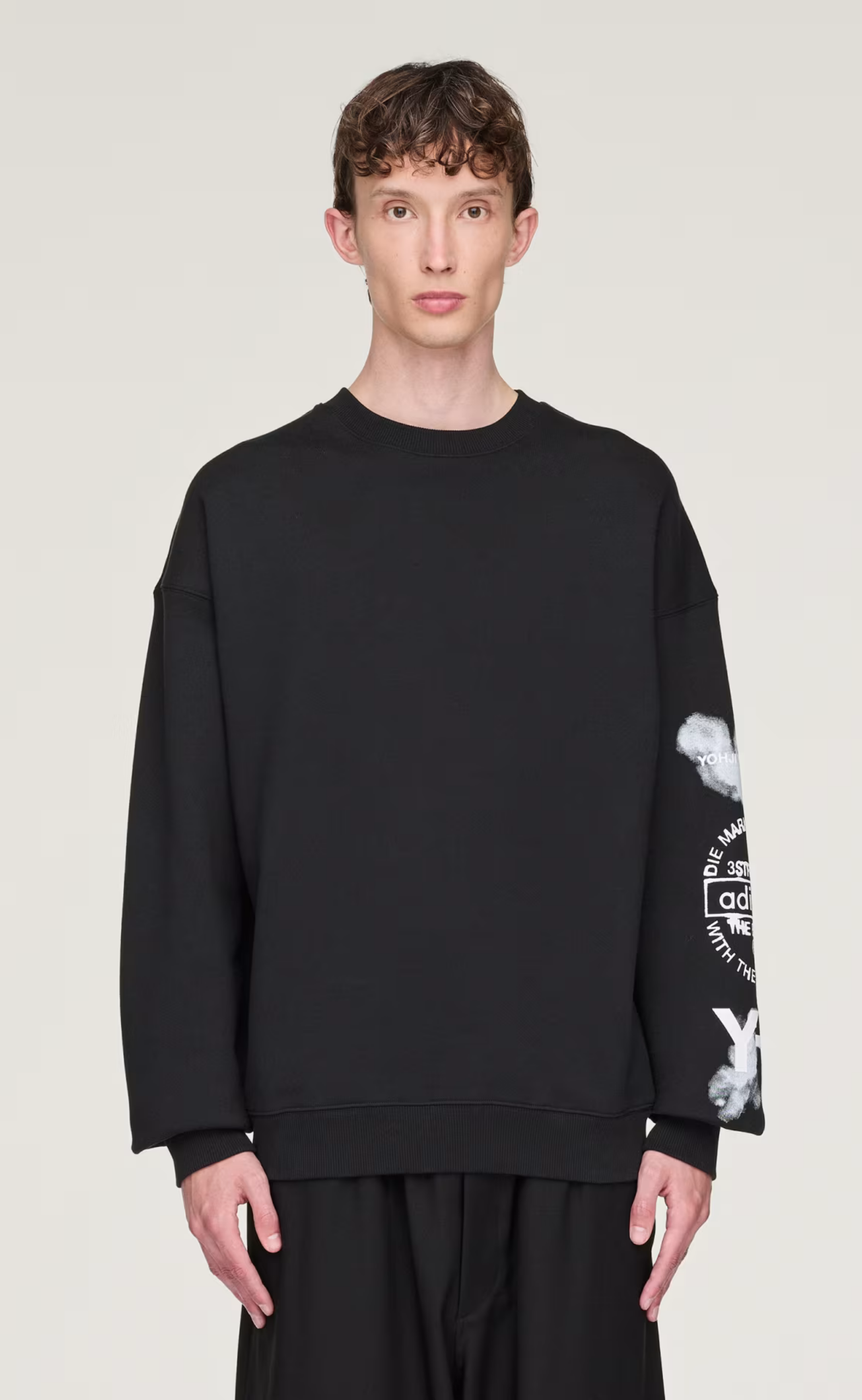 GRAPHIC BLACK CREWNECK