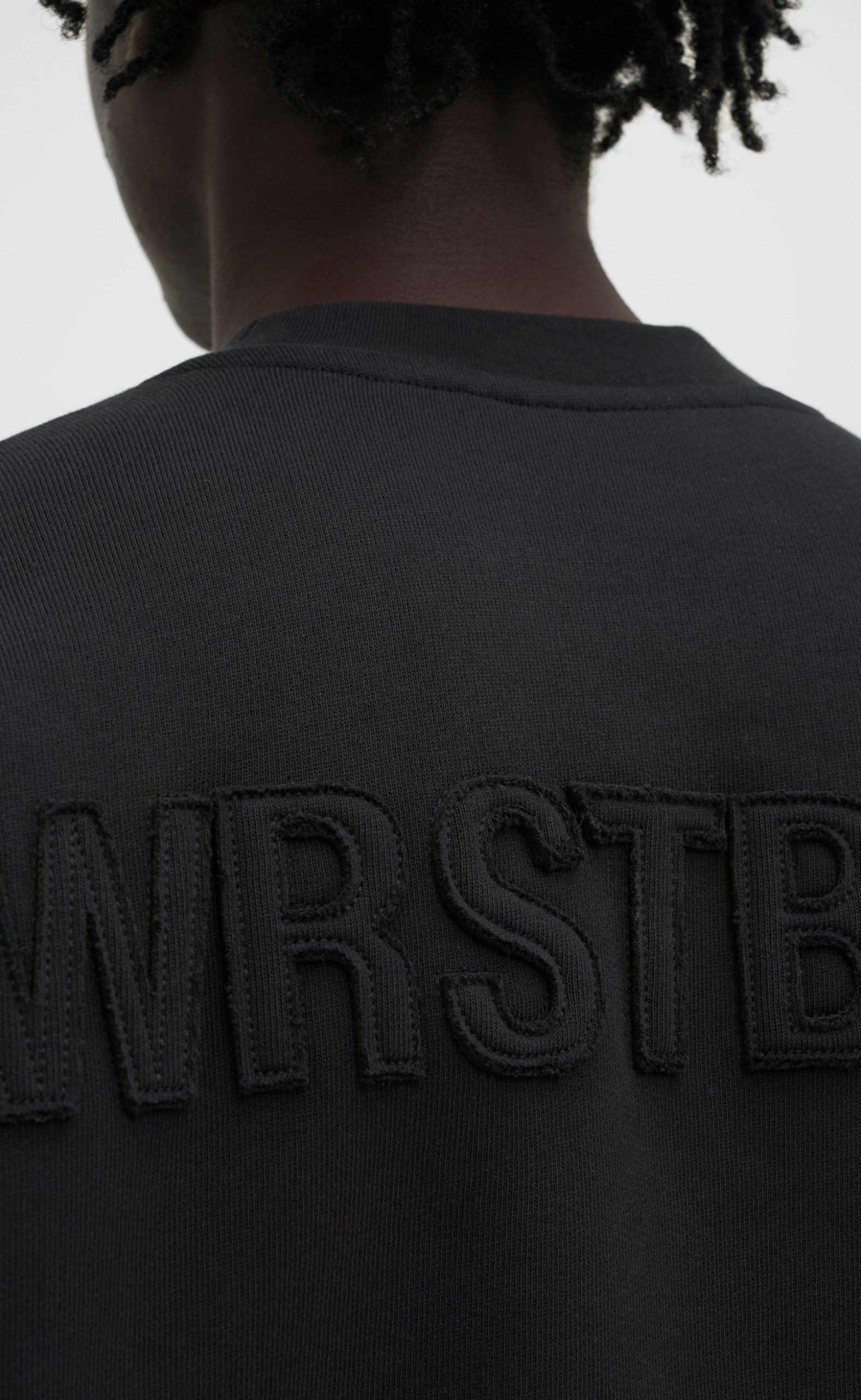 VERICE JET BLACK CREWNECK