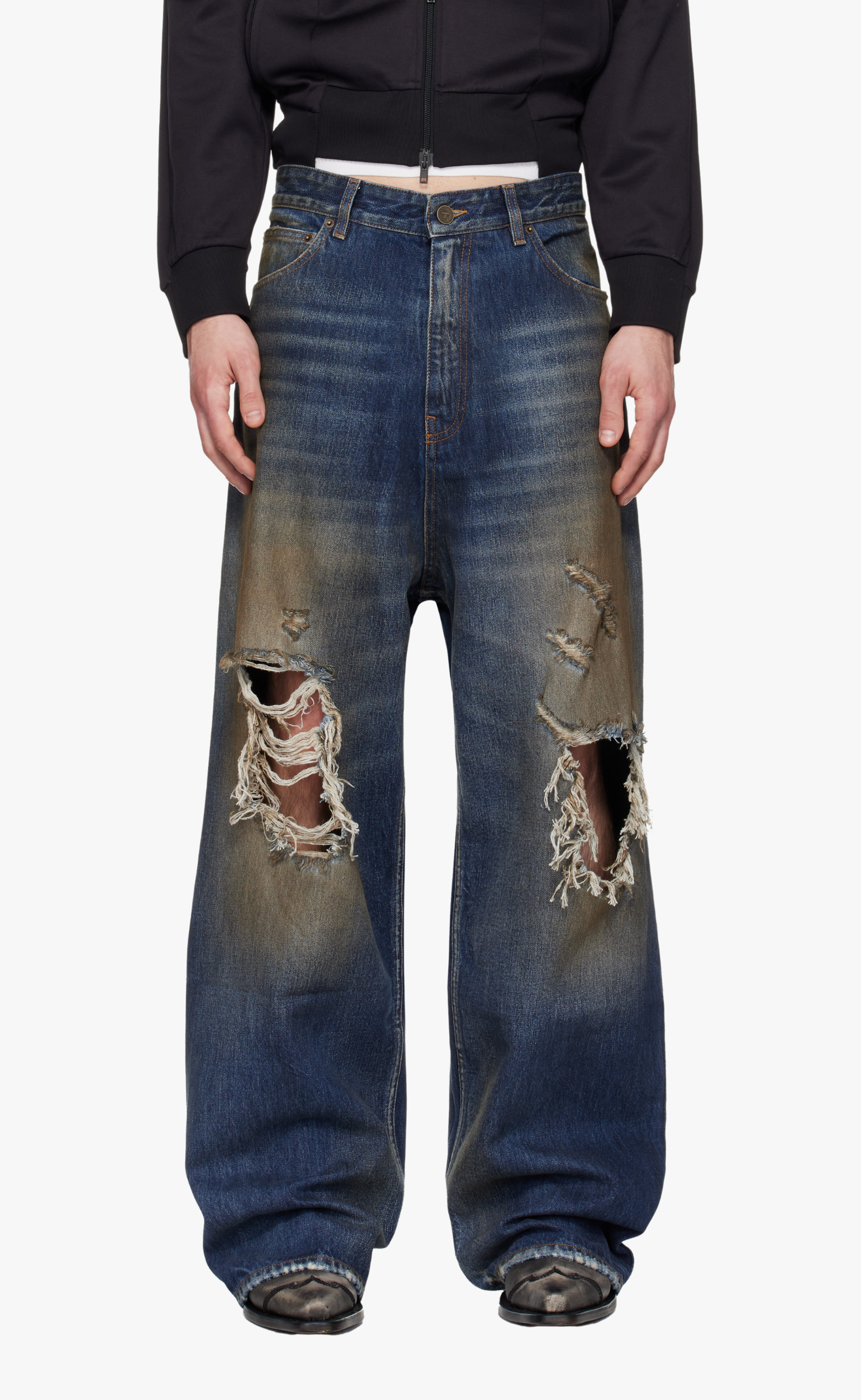 DISTRESSED BLUE JEANS