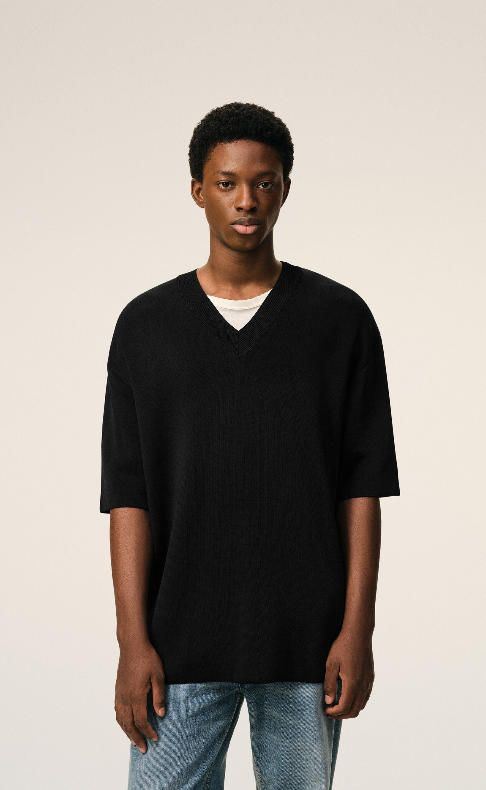 WOOL SHORT SLEEVE V NECK BLACK T-SHIRT