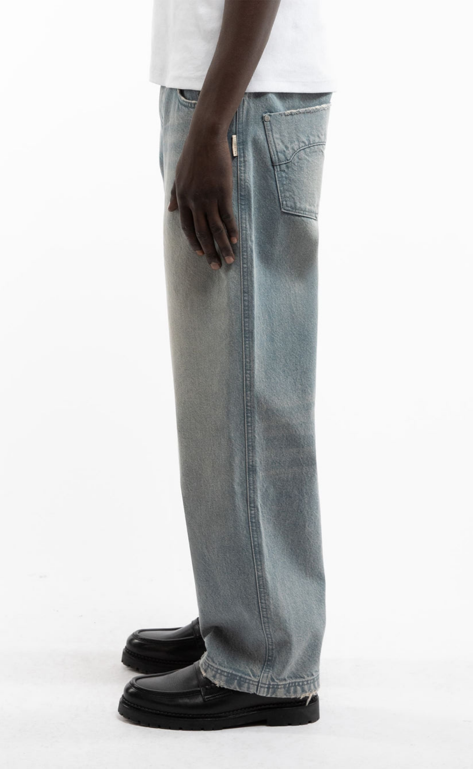 ESSENTIAL STRAIGHT FIT DENIM LIGHT BLUE PANTS