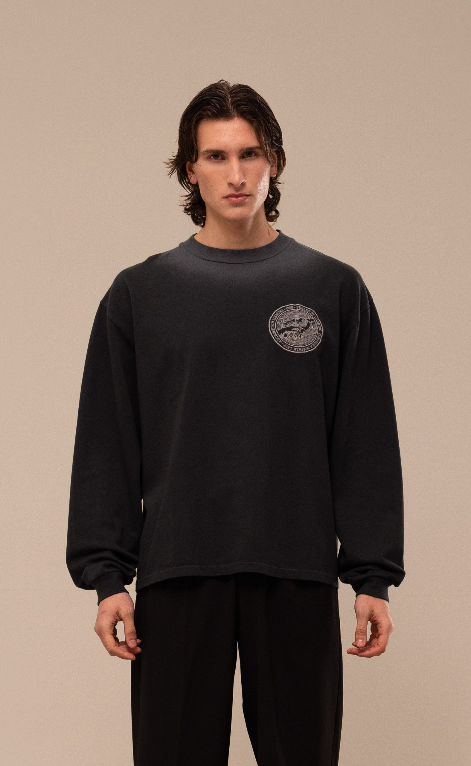 BOND EMBLEM BLACK WASHED LONGSLEEVE