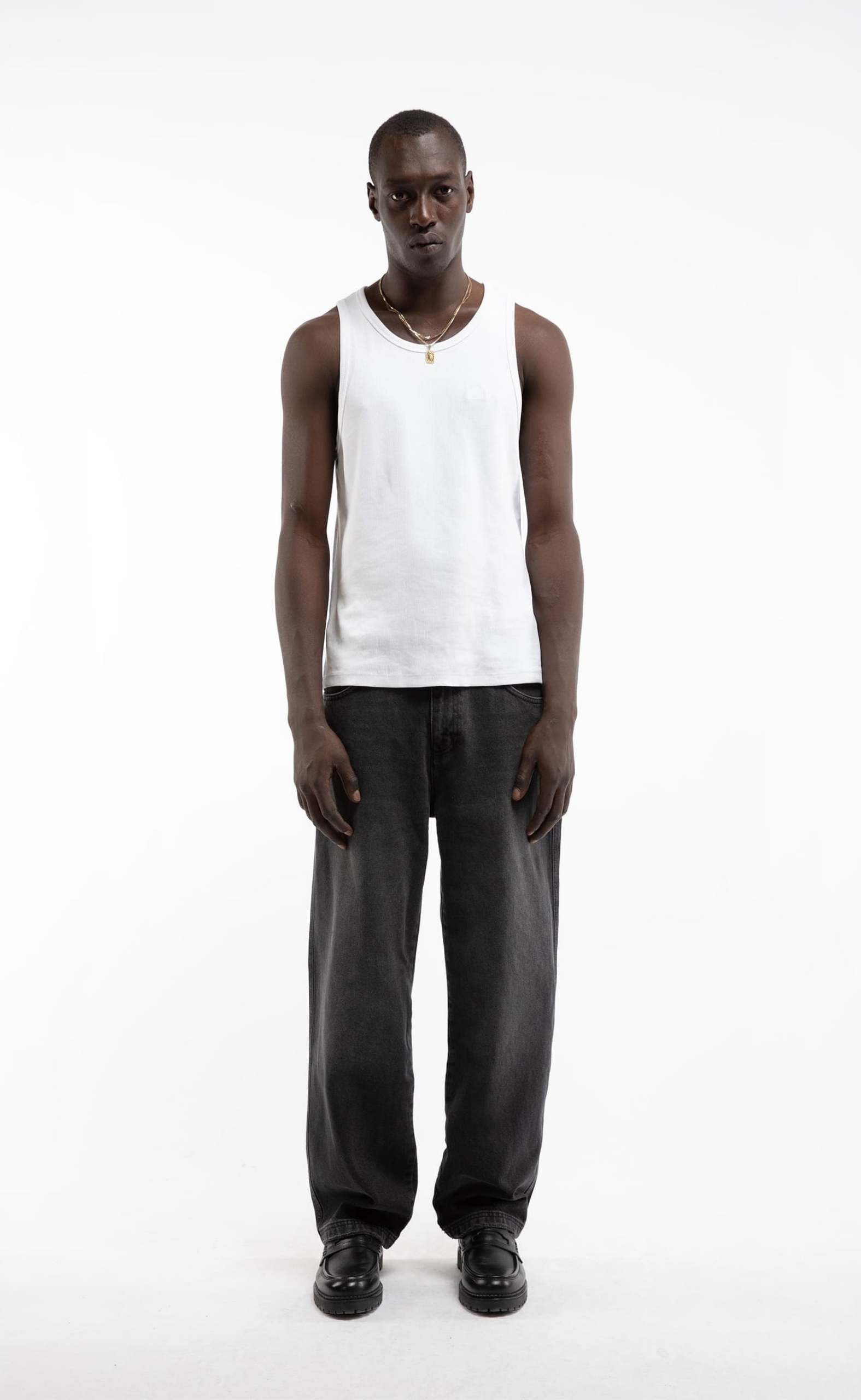 ESSENTIAL STRAIGHT WASHED BLACK JEANS