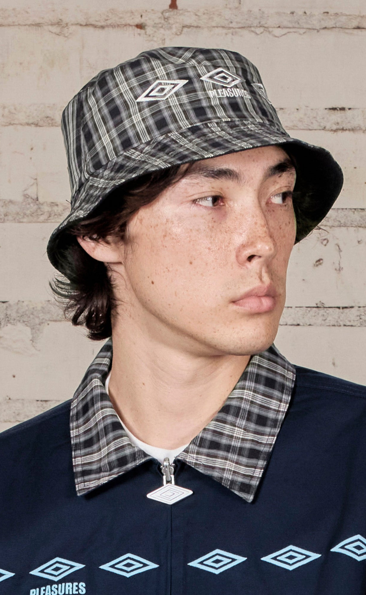 REVERSIBLE BUCKET BLACK HAT