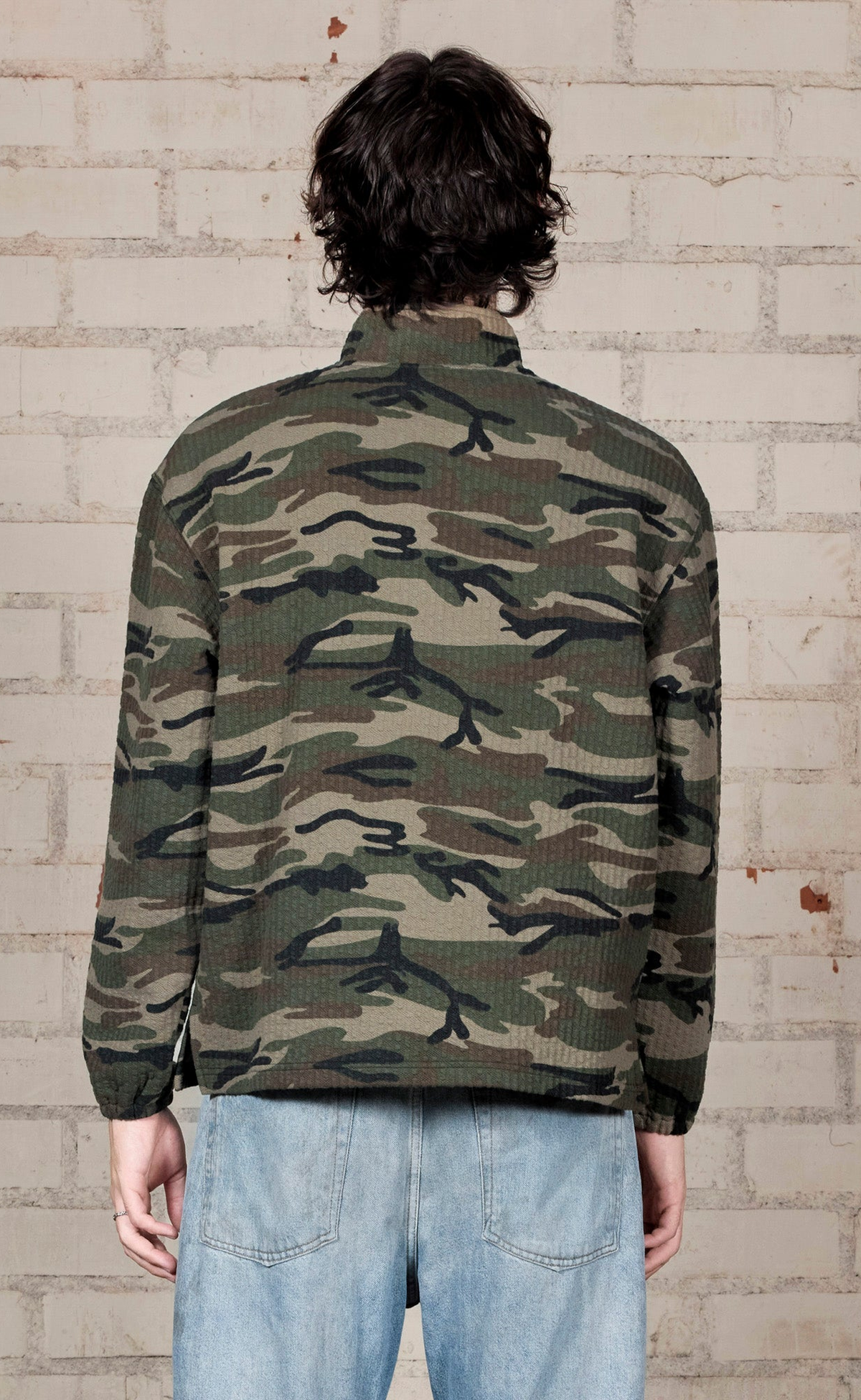 TEXTURED CAMO QUARTER ZIP CAMO SWEATER
