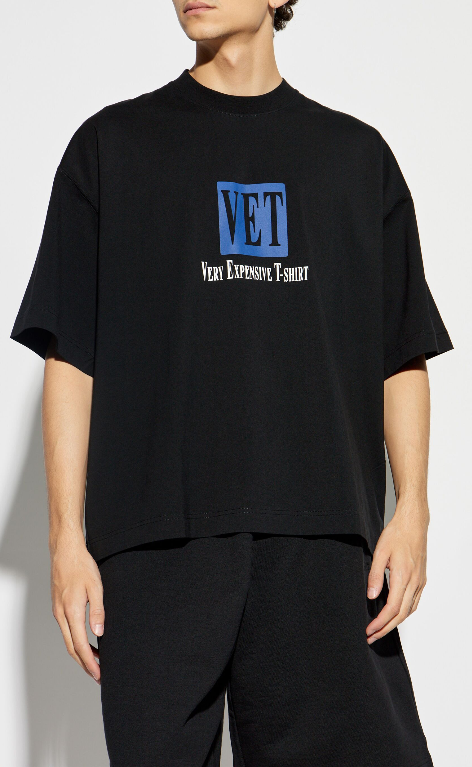 VET CROPPED CROPPED BOXY  BLACK T-SHIRT