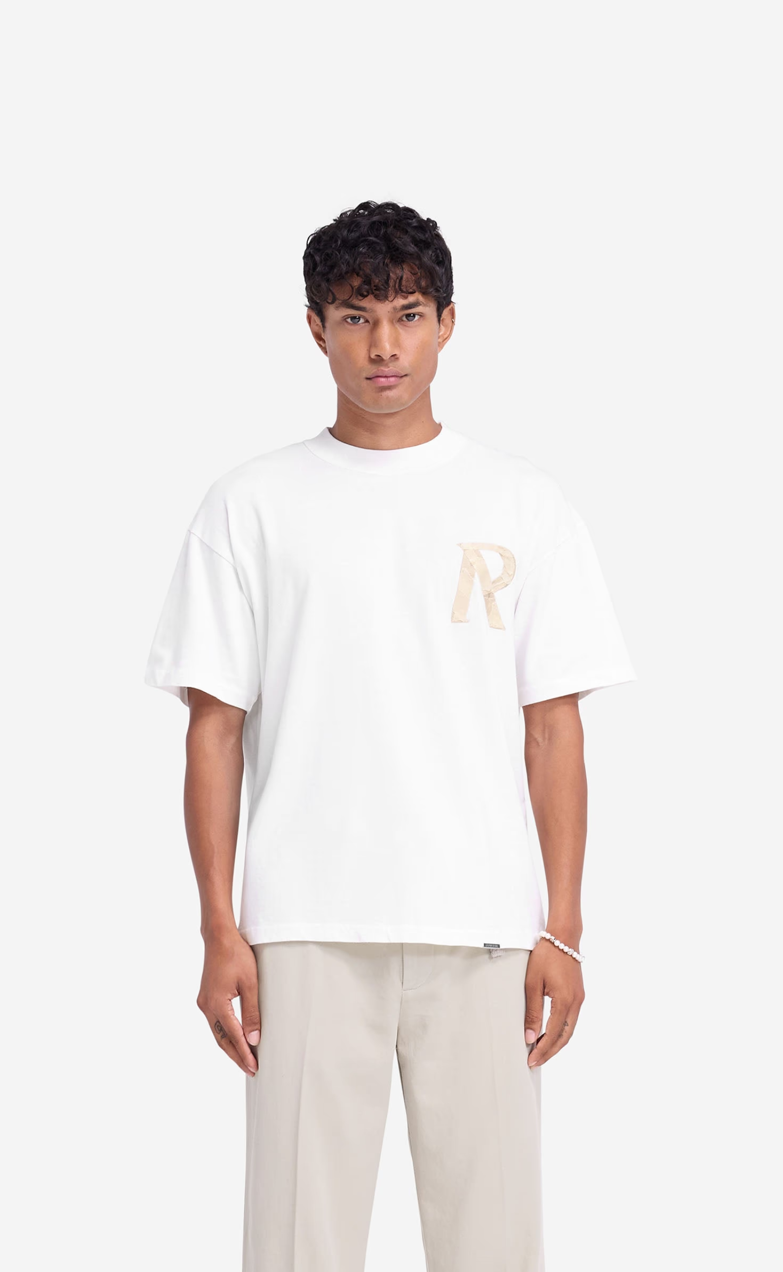 MASKING TAPE INITIAL FLAT WHITE T-SHIRT