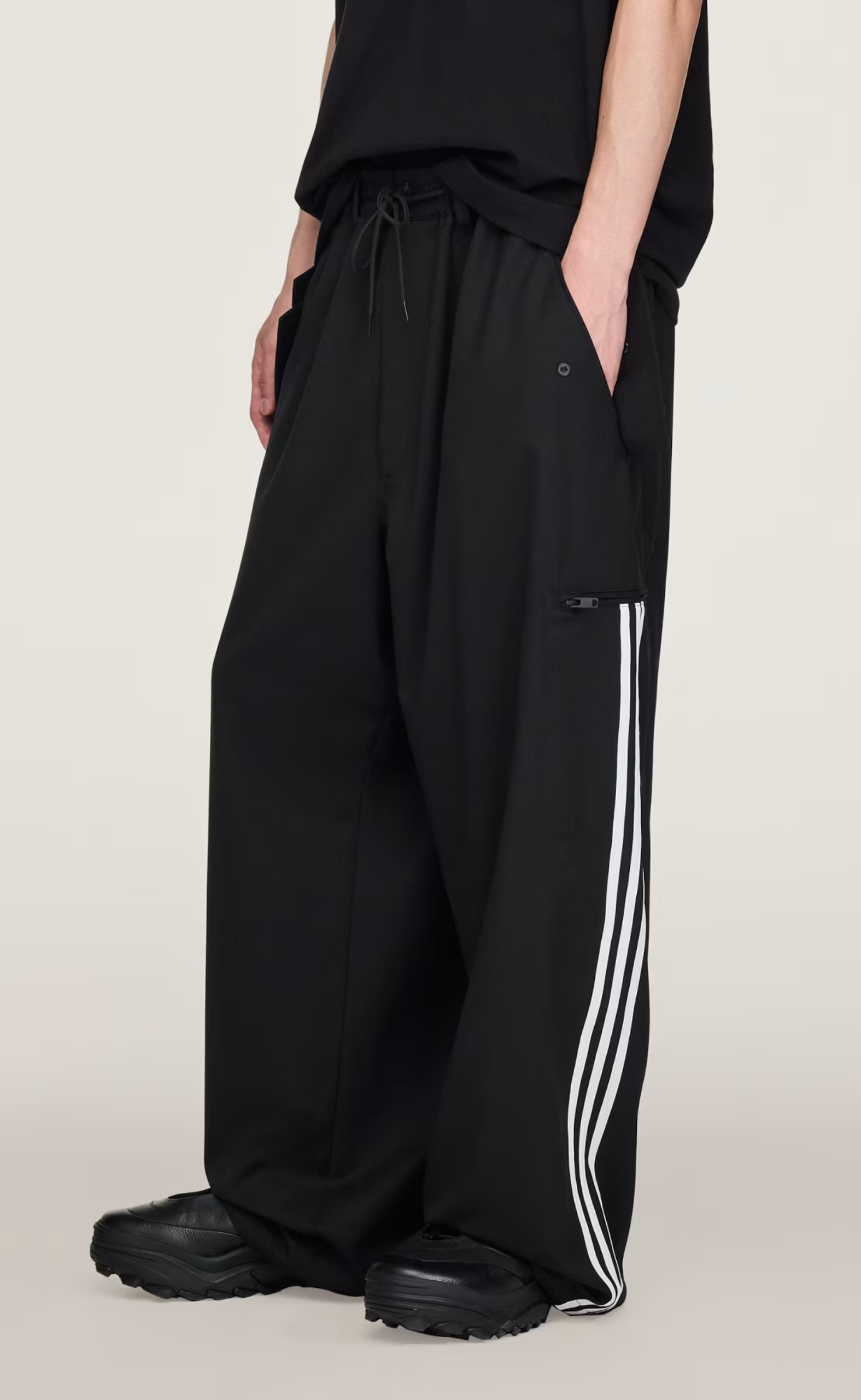 REFINED WOOL STRAIGHT LEG BLACK PANTS