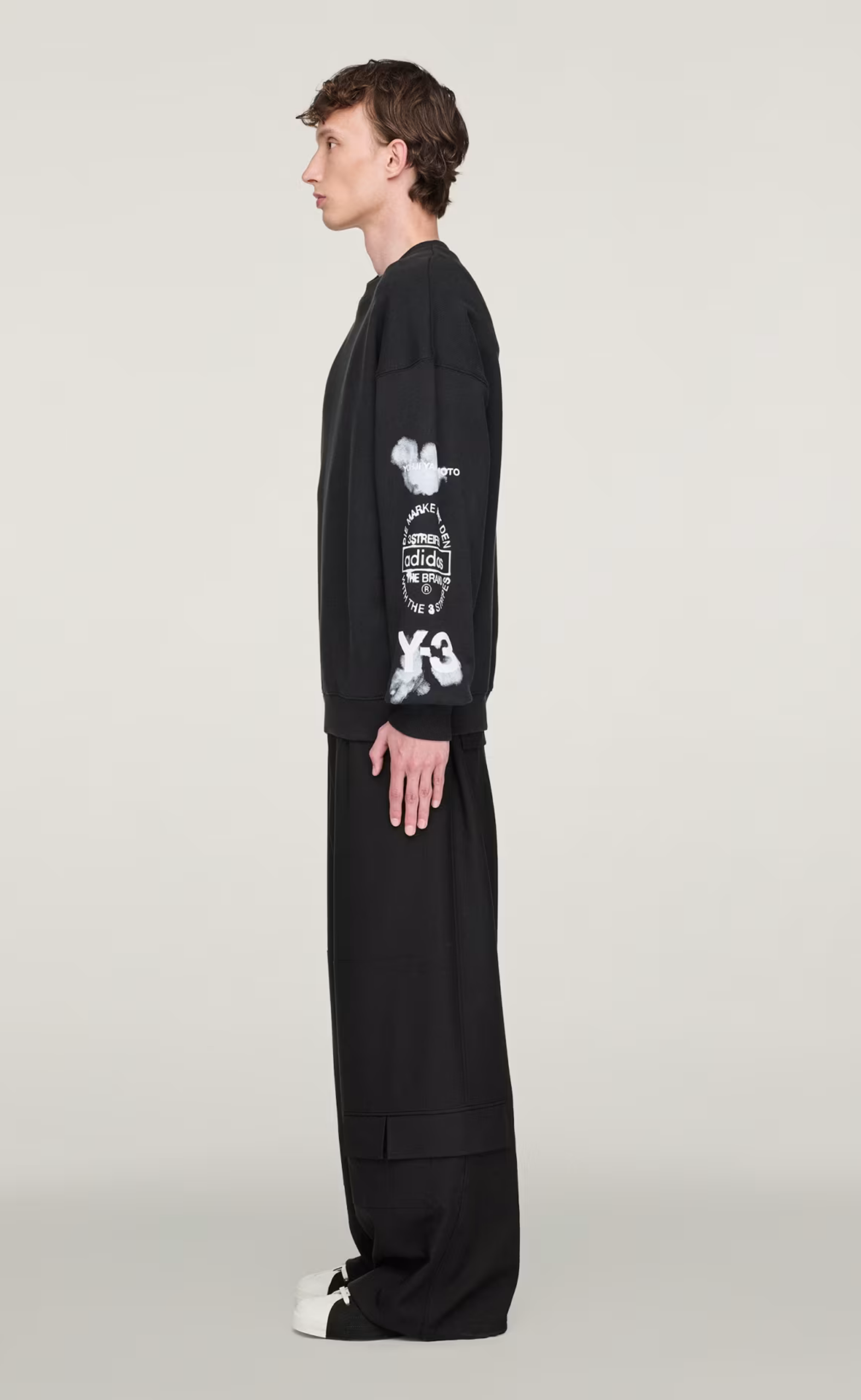 GRAPHIC BLACK CREWNECK