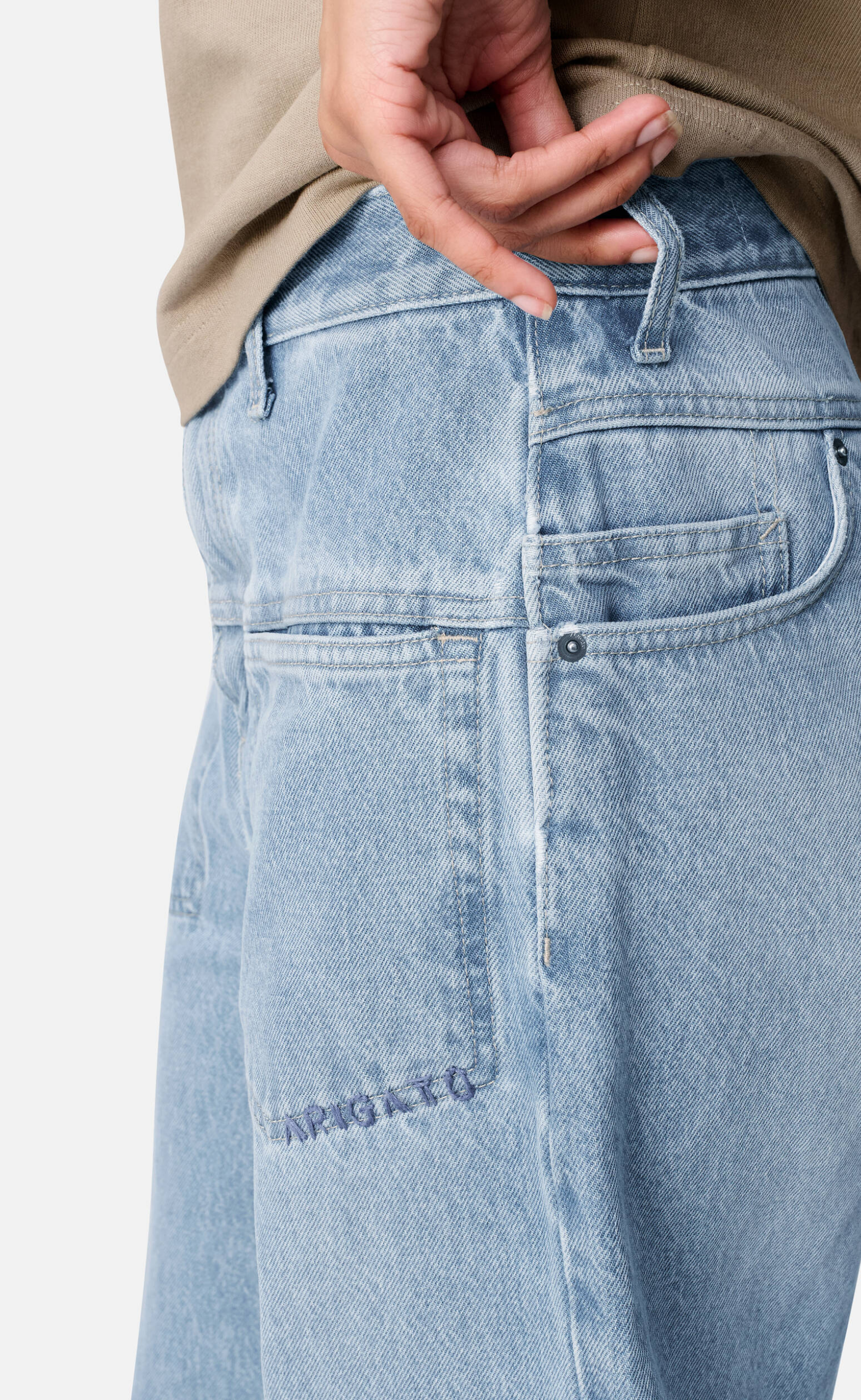 INVERT RELAXED BLUE JEANS