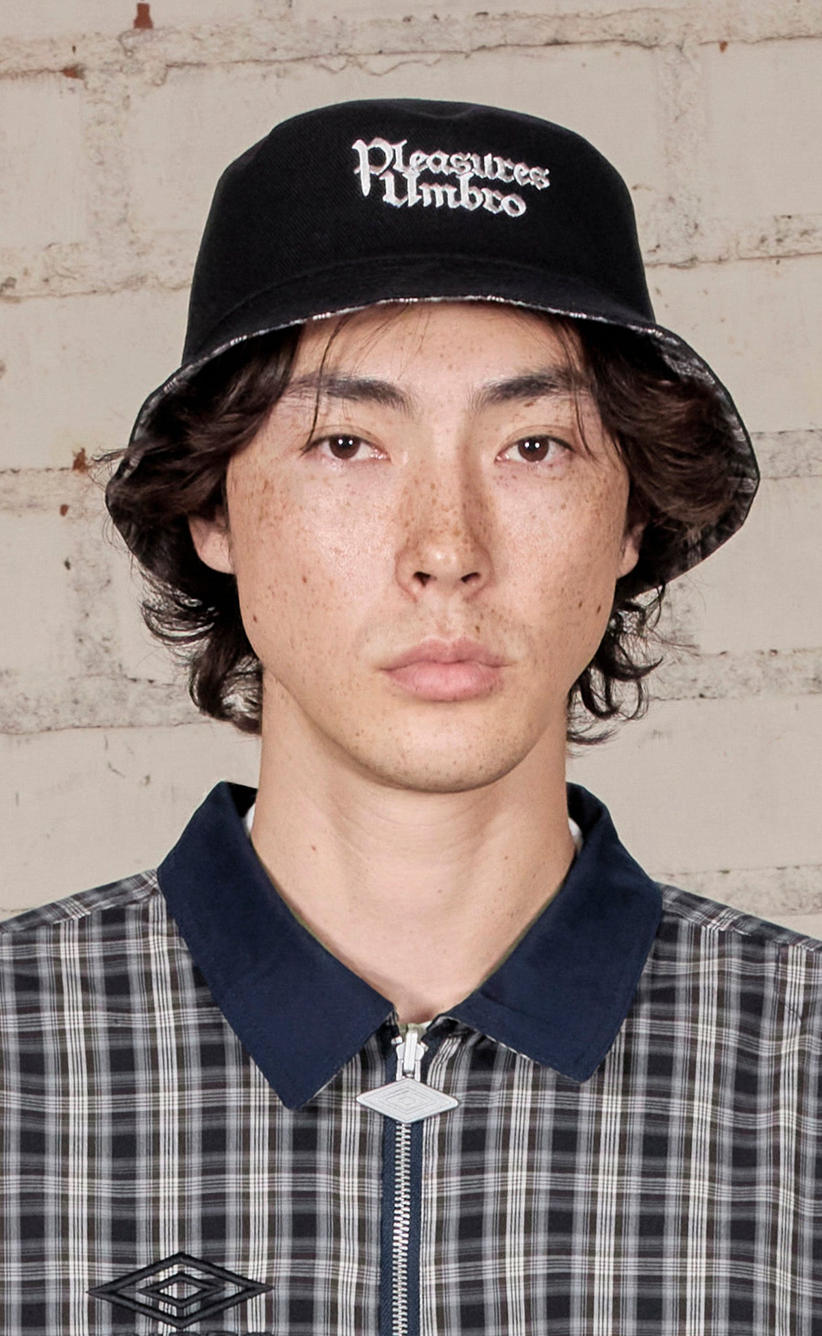 REVERSIBLE BUCKET BLACK HAT