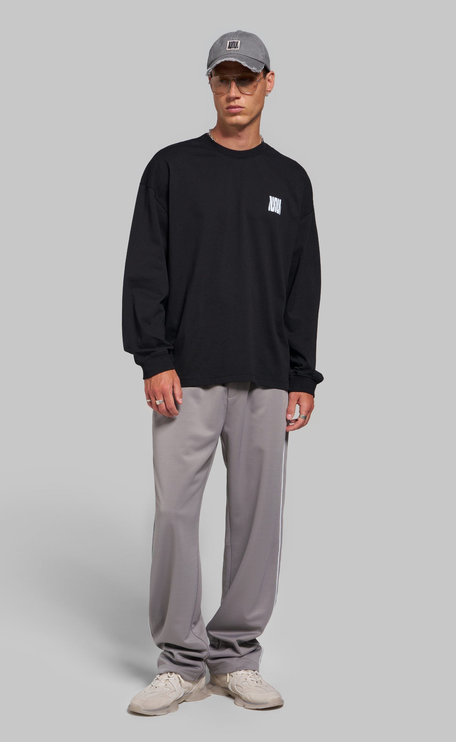 STUDIO V14 BLACK LONGSLEEVE