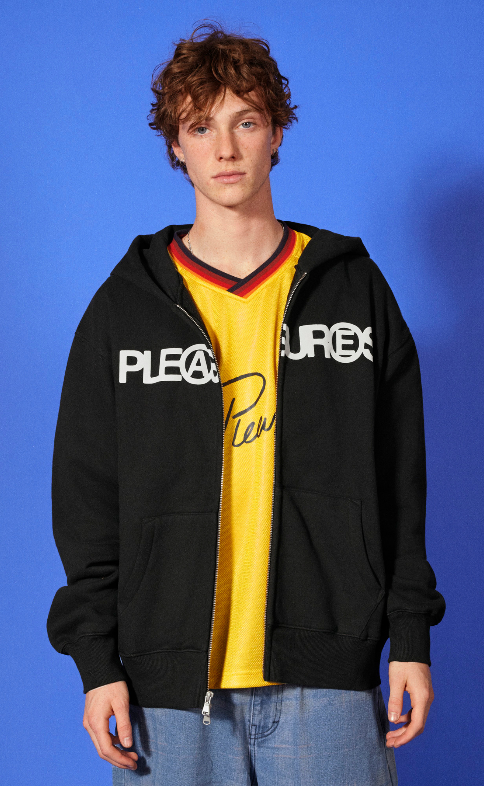 ZINE ZIP-UP BLACK HOODIE