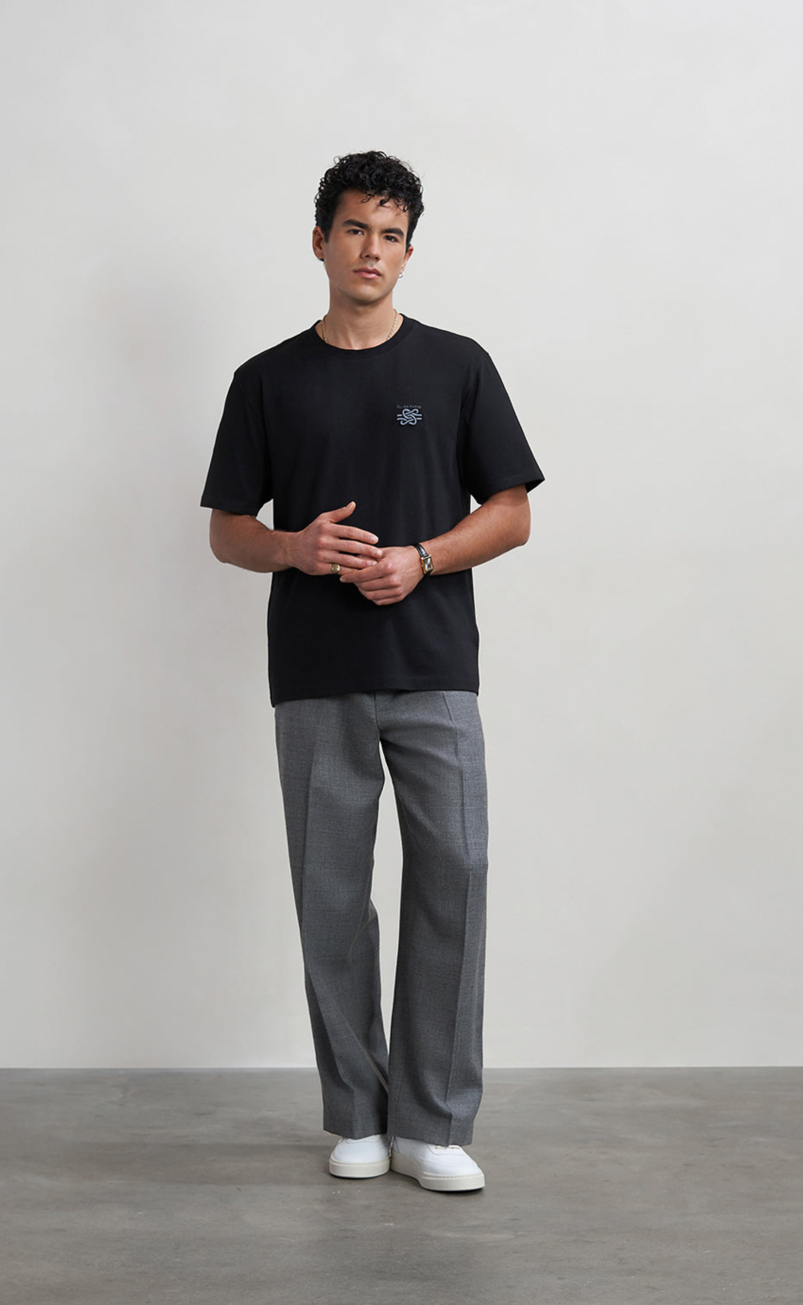 EMBROIDERED KNOT BLACK T-SHIRT