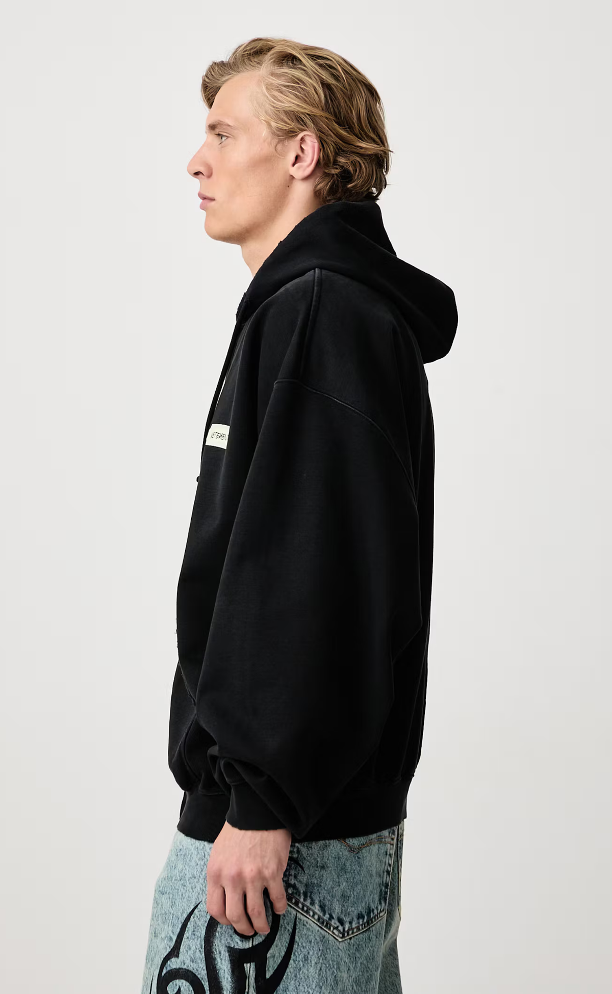 SCRIBBLED LOGO ZIP WASHED BLACK HOODIE