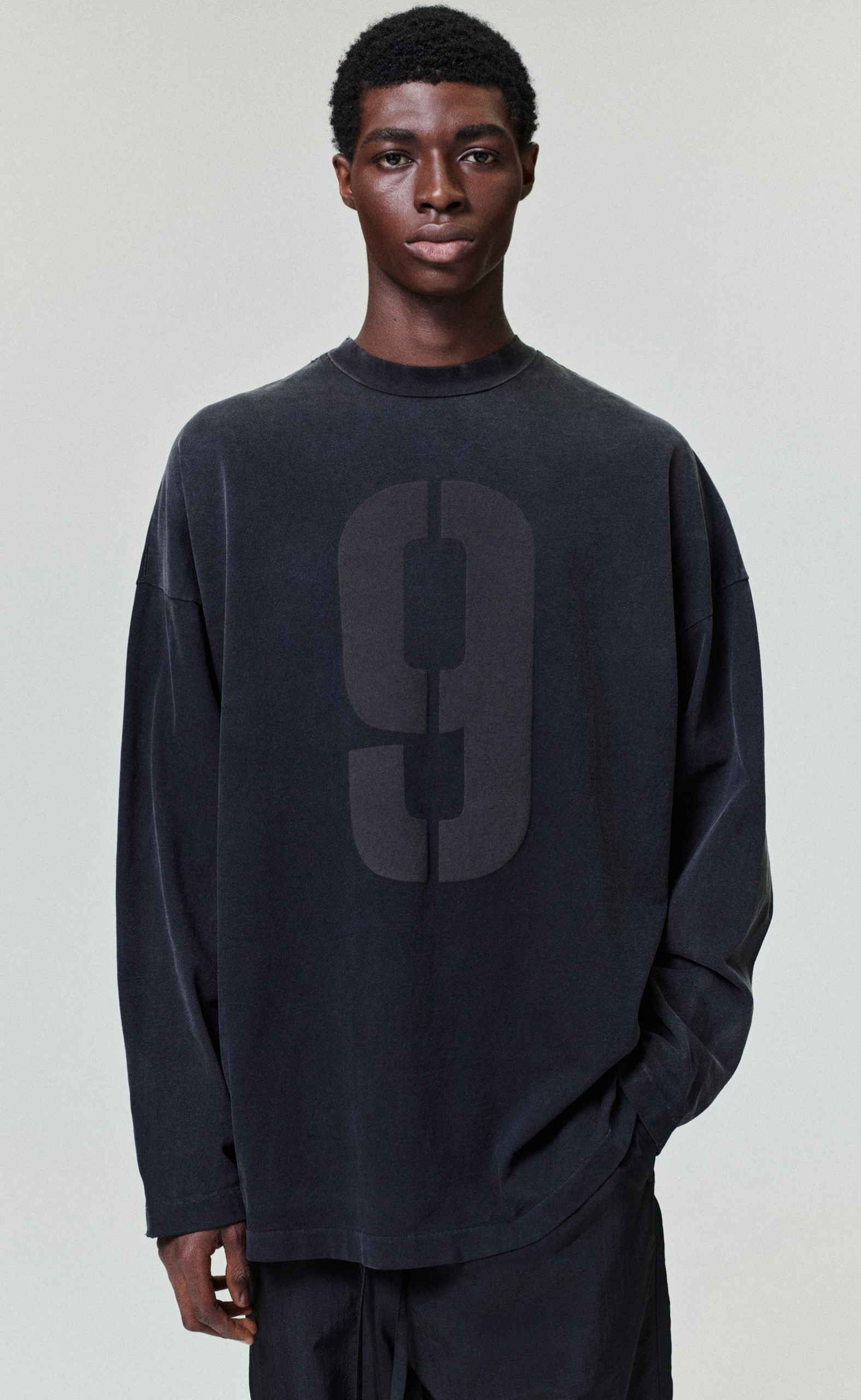 9 BLACK LONGSLEEVE