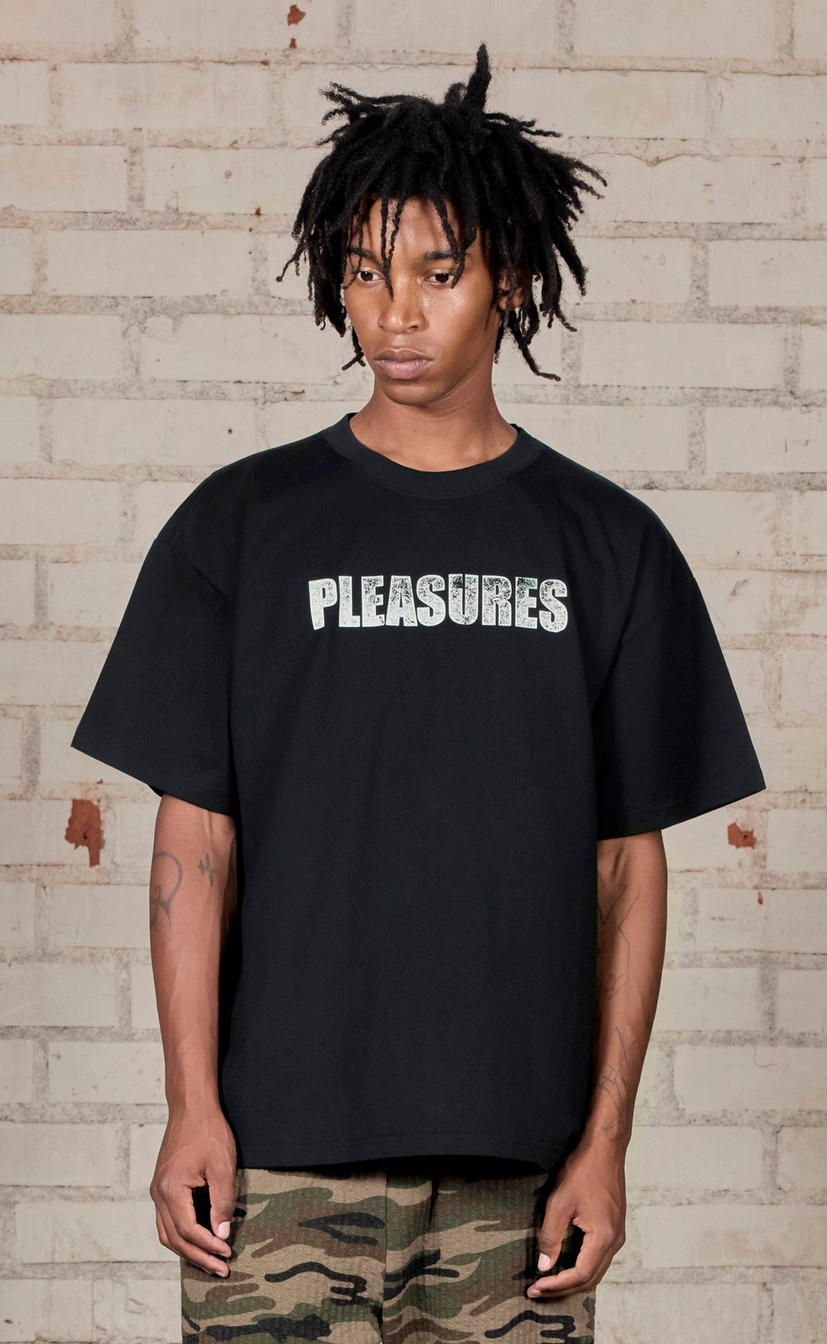RECLUSE BLACK T-SHIRT