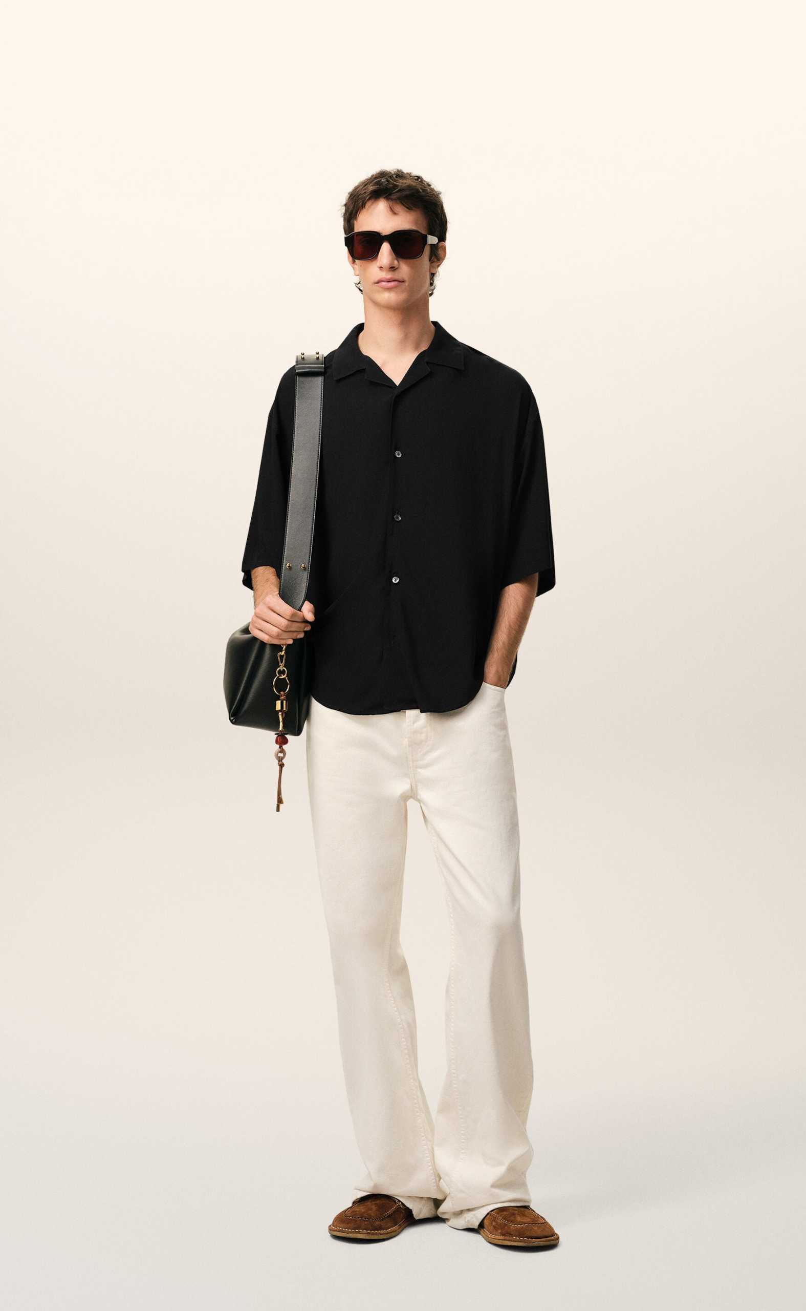 BOXY EMBROIDERED AMI PARIS SHORT SLEEVE BLACK SHIRT