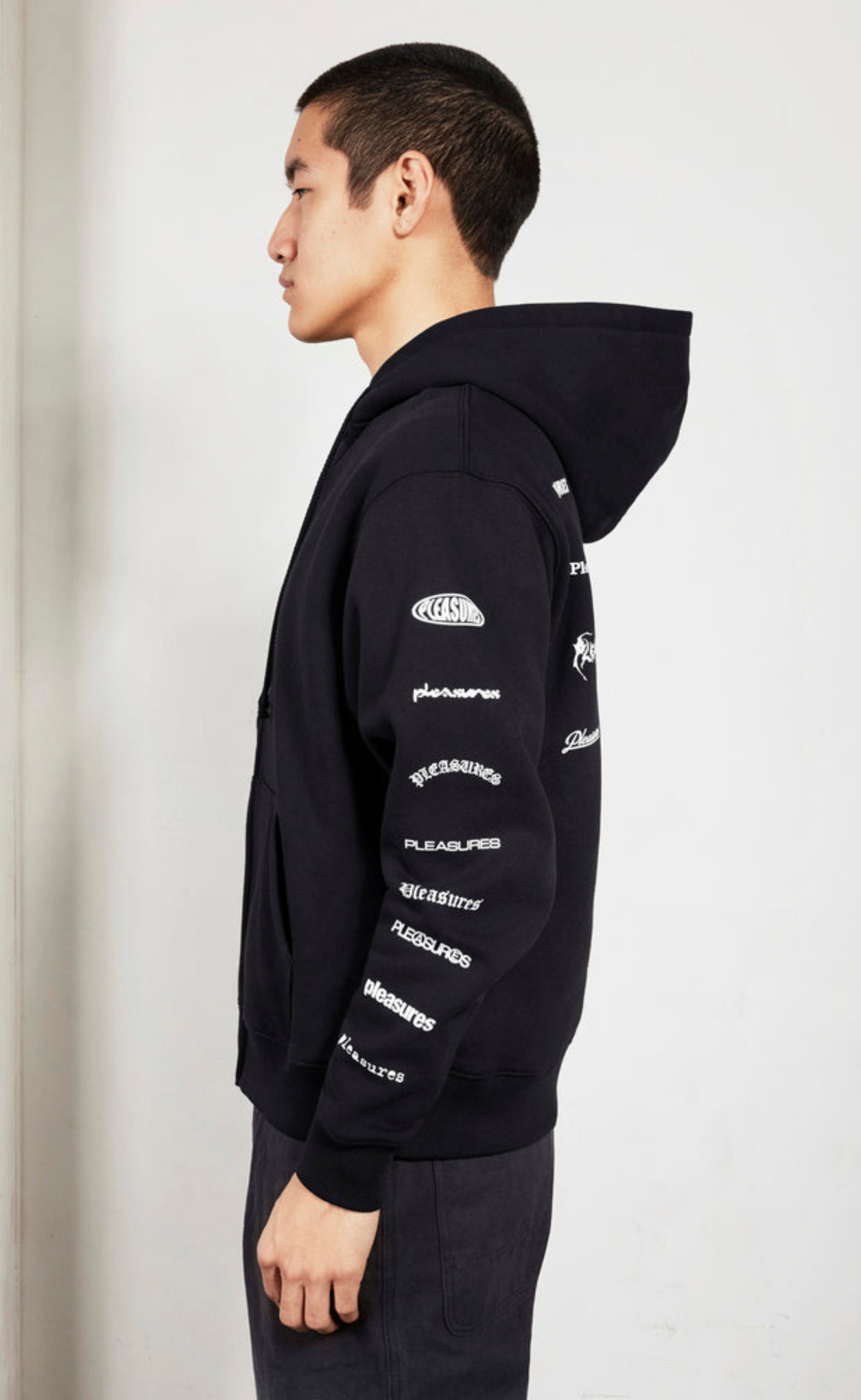 WOODMARK ZIP BLACK HOODIE