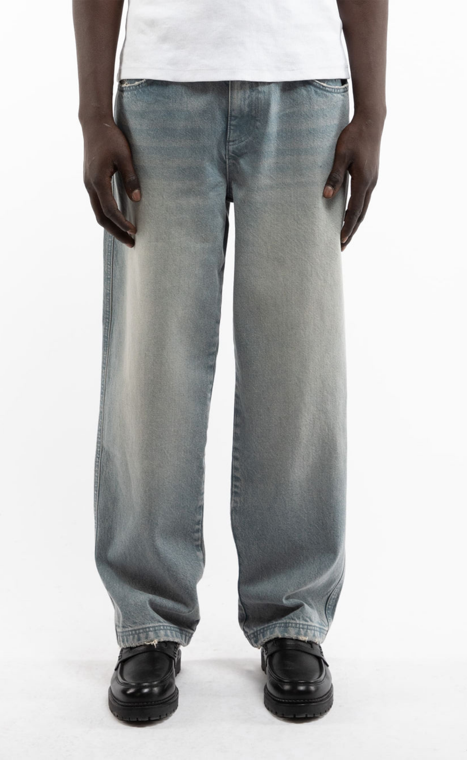 ESSENTIAL STRAIGHT FIT DENIM LIGHT BLUE PANTS