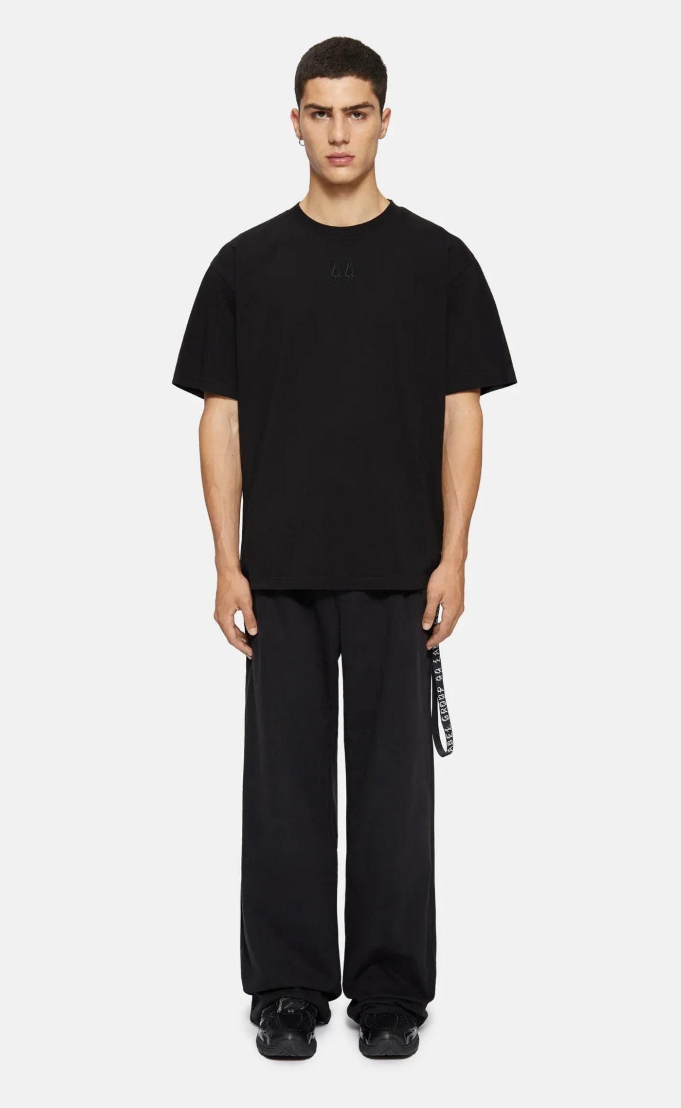 CLASSIC BLACK T-SHIRT