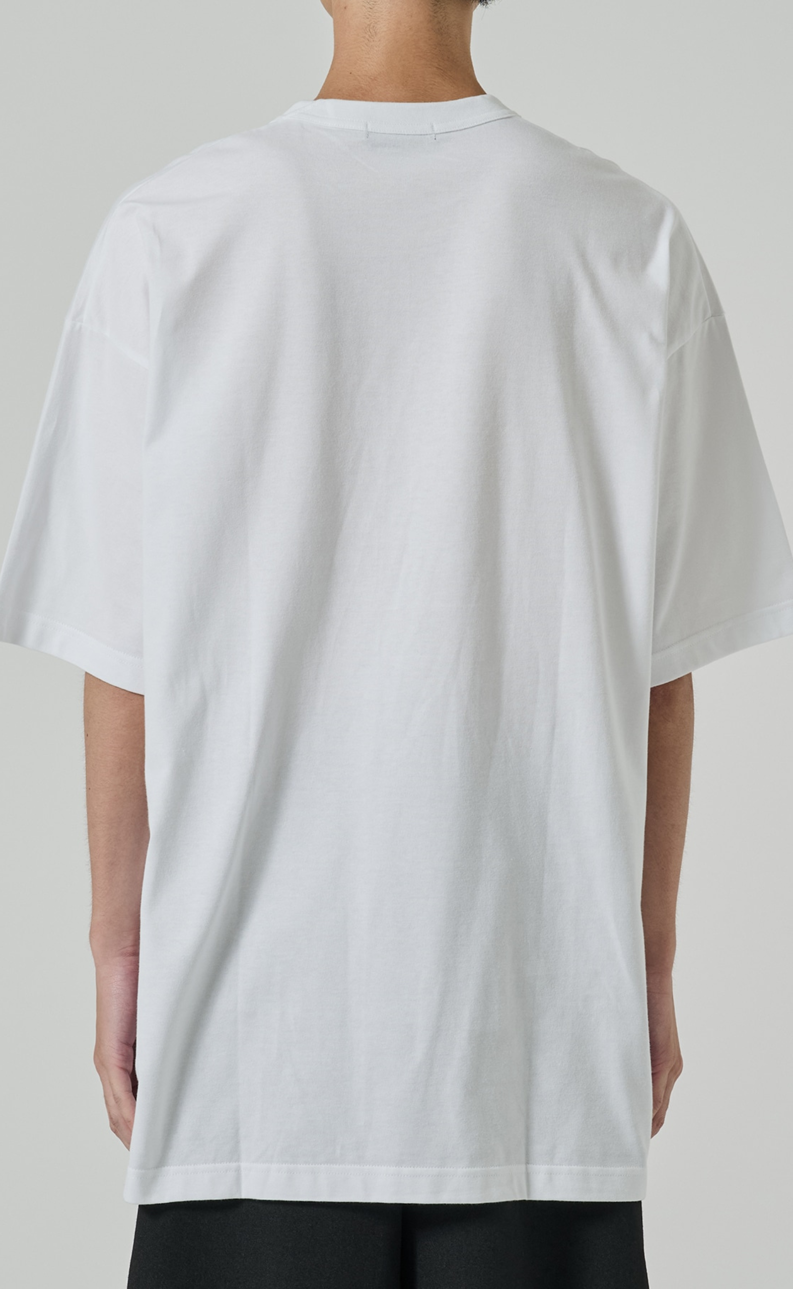 ARTWORK PRINT WHITE BLACK T-SHIRT